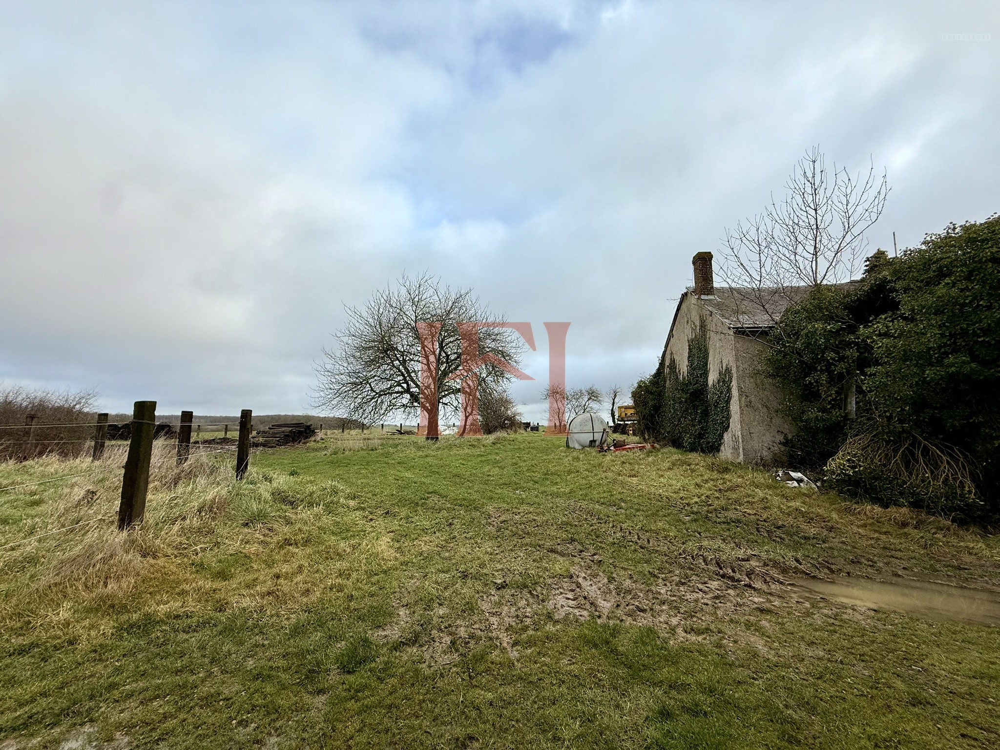 CORPS DE FERME - ENTRE CLOYES ET MOREE — photo 13