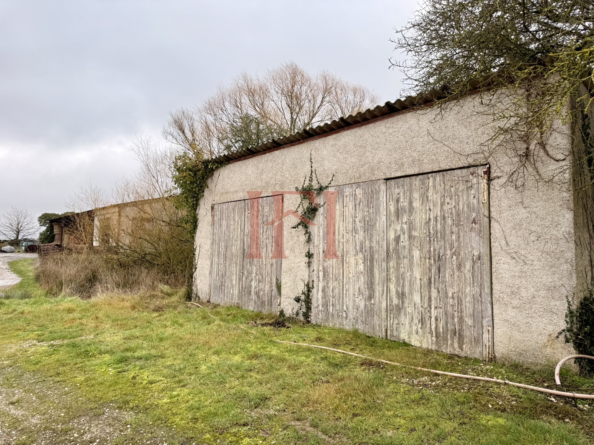 CORPS DE FERME - ENTRE CLOYES ET MOREE — photo 19