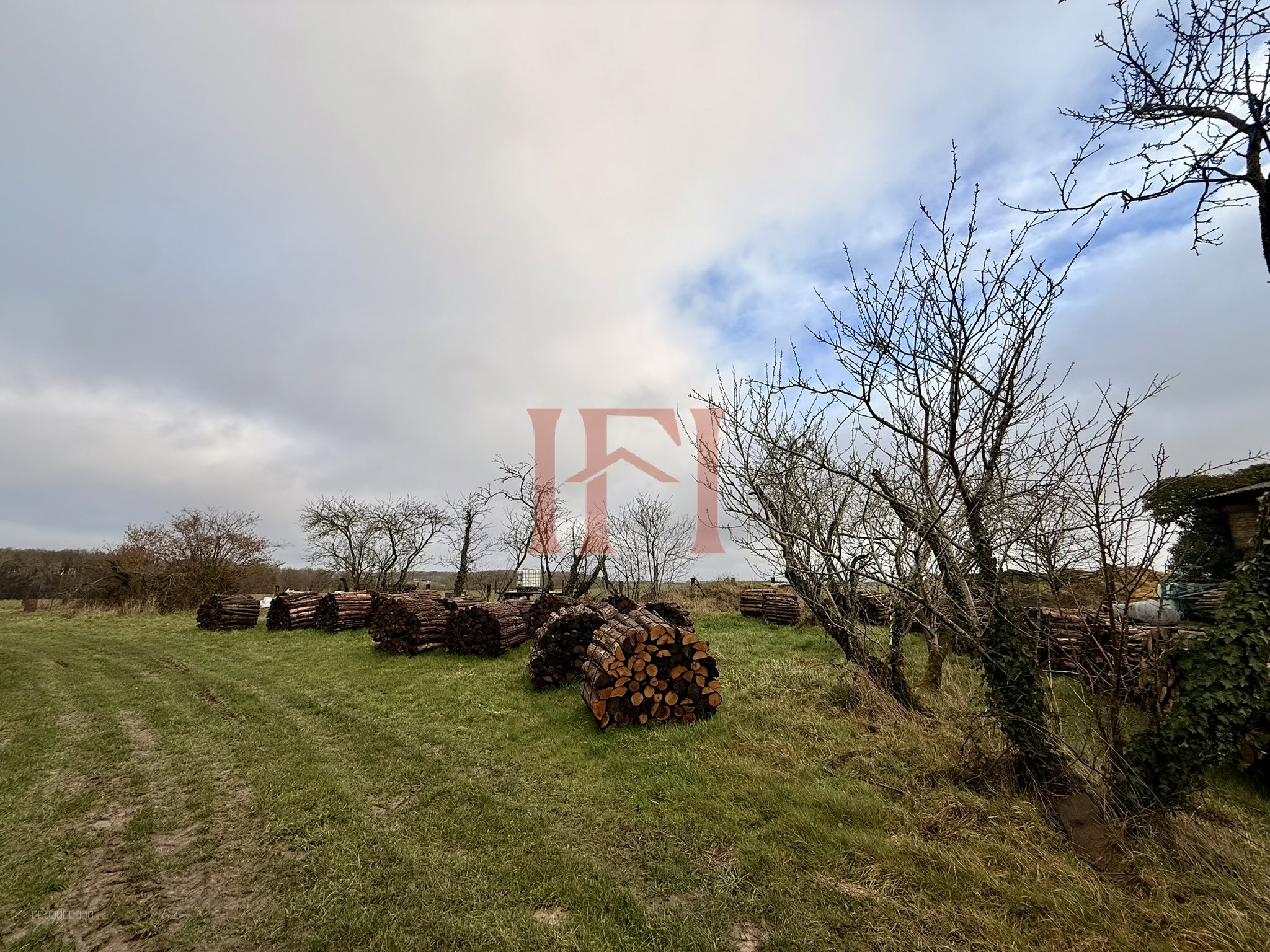 CORPS DE FERME - ENTRE CLOYES ET MOREE — photo 10