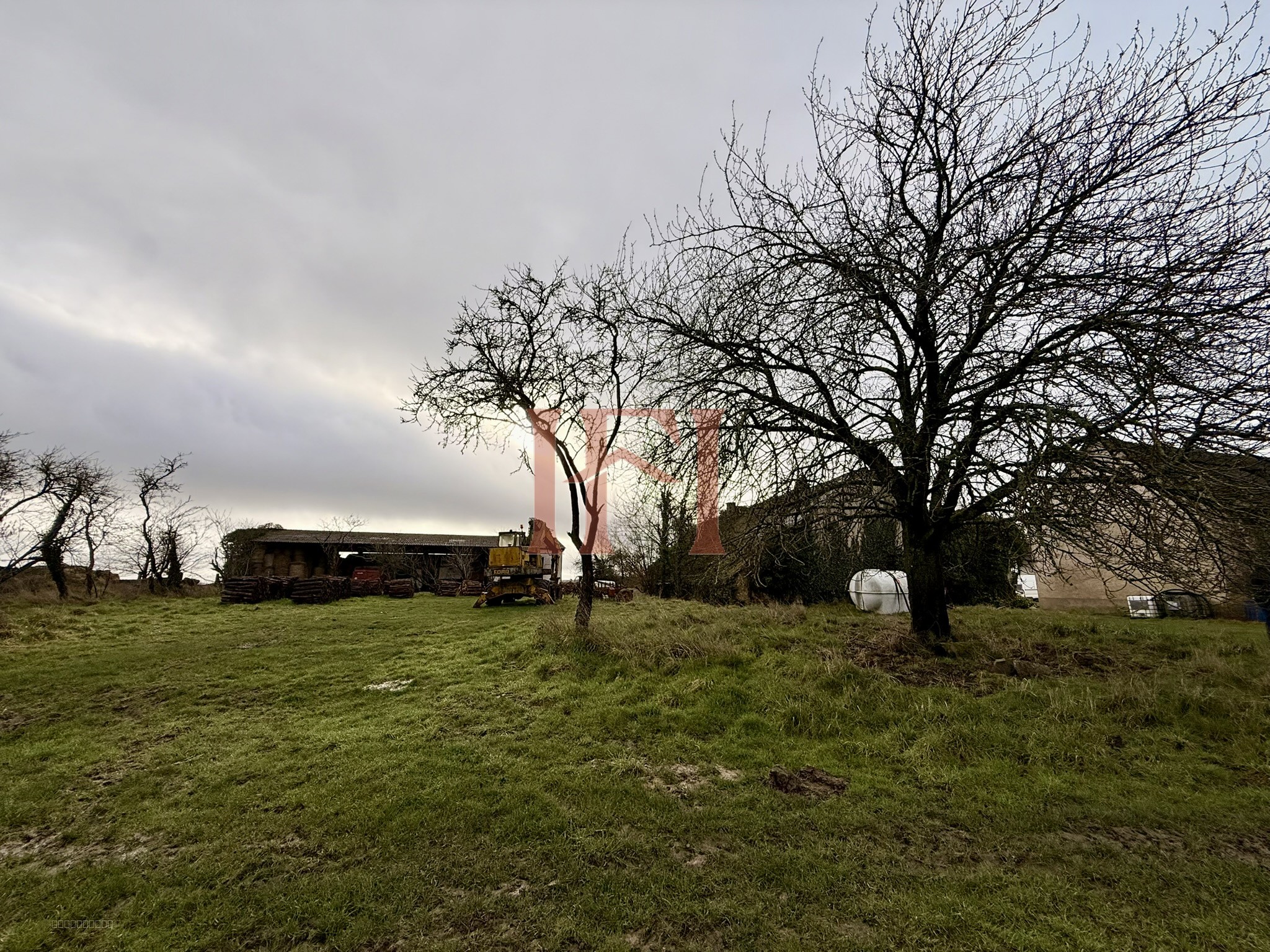 CORPS DE FERME - ENTRE CLOYES ET MOREE — photo 12