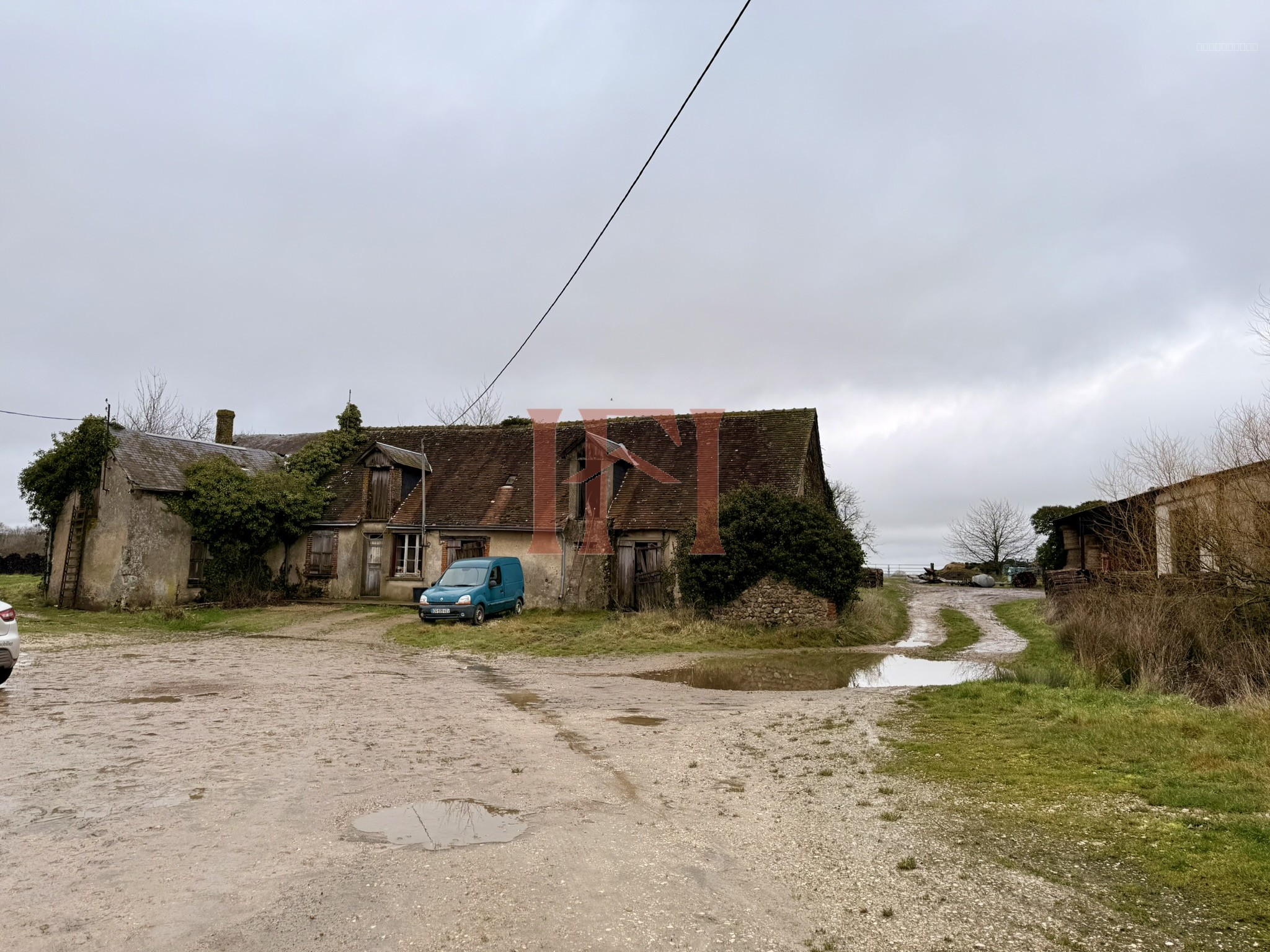 CORPS DE FERME - ENTRE CLOYES ET MOREE — photo 3