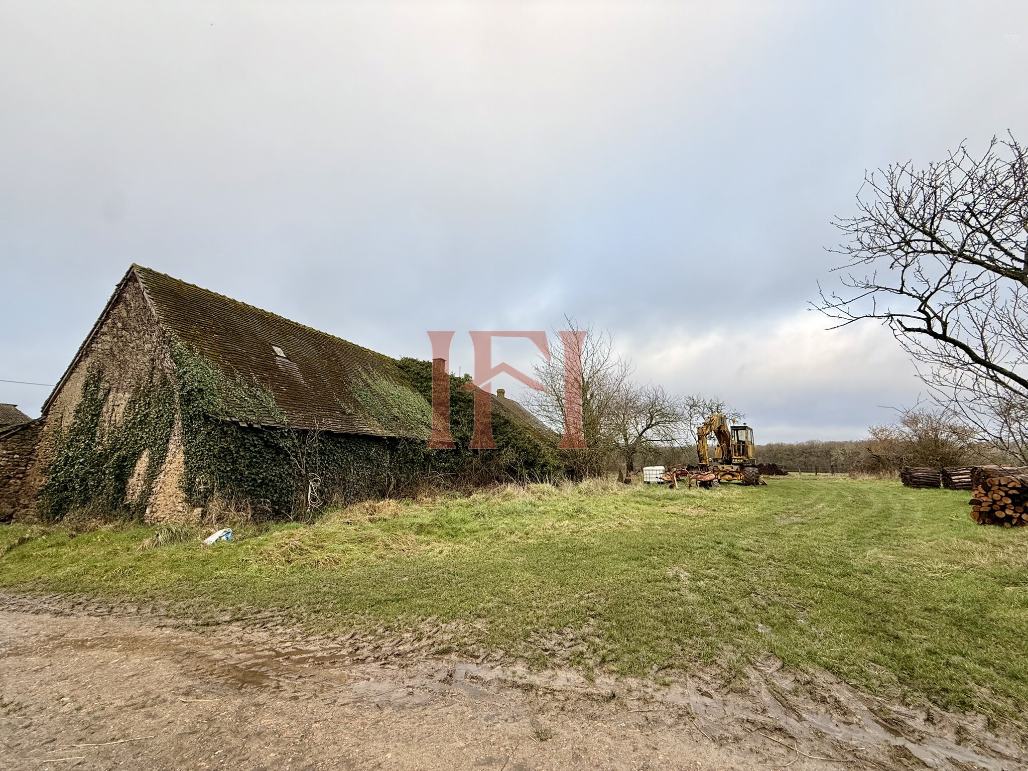 CORPS DE FERME - ENTRE CLOYES ET MOREE — photo 7