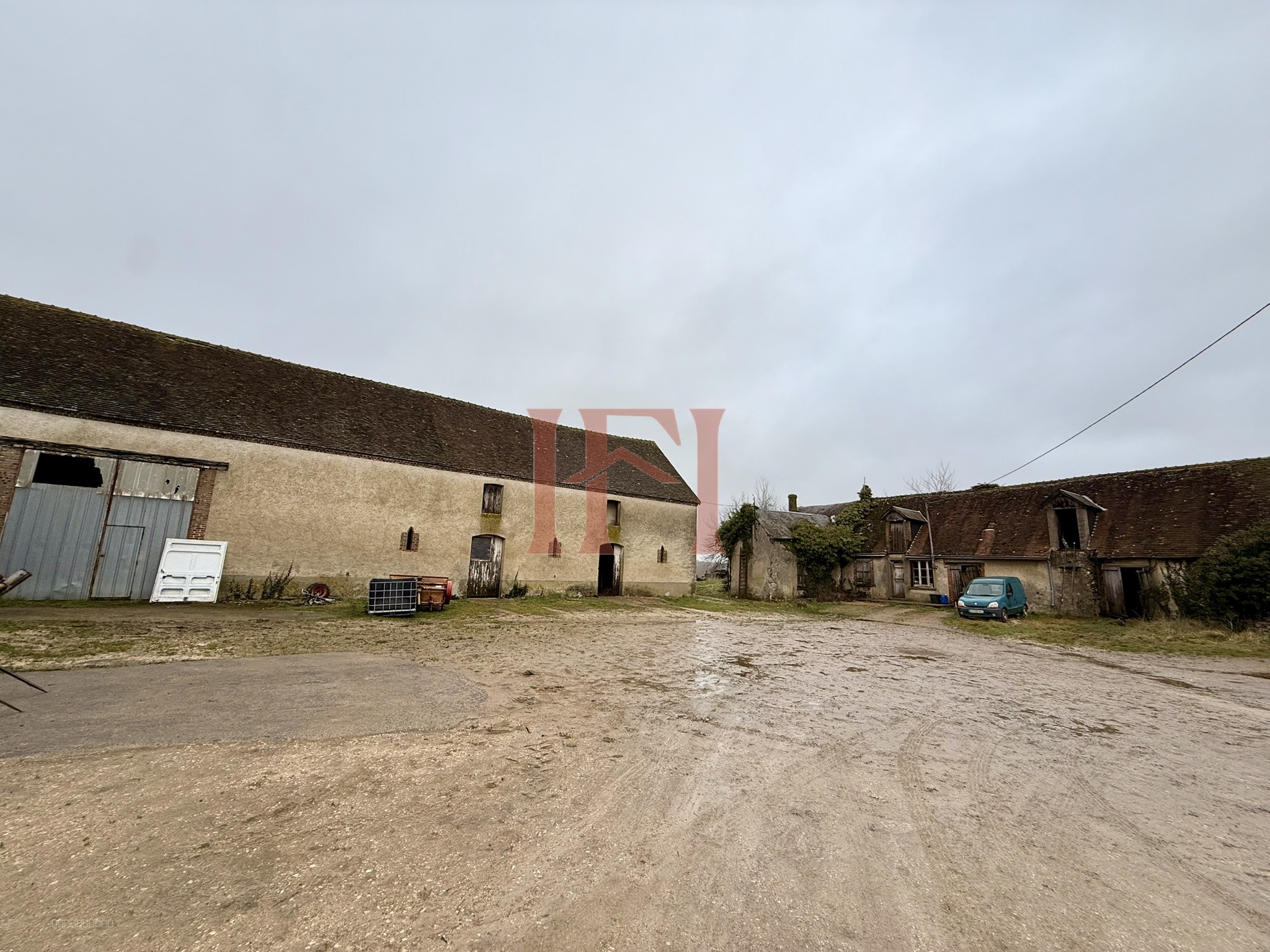 CORPS DE FERME - ENTRE CLOYES ET MOREE — photo 2