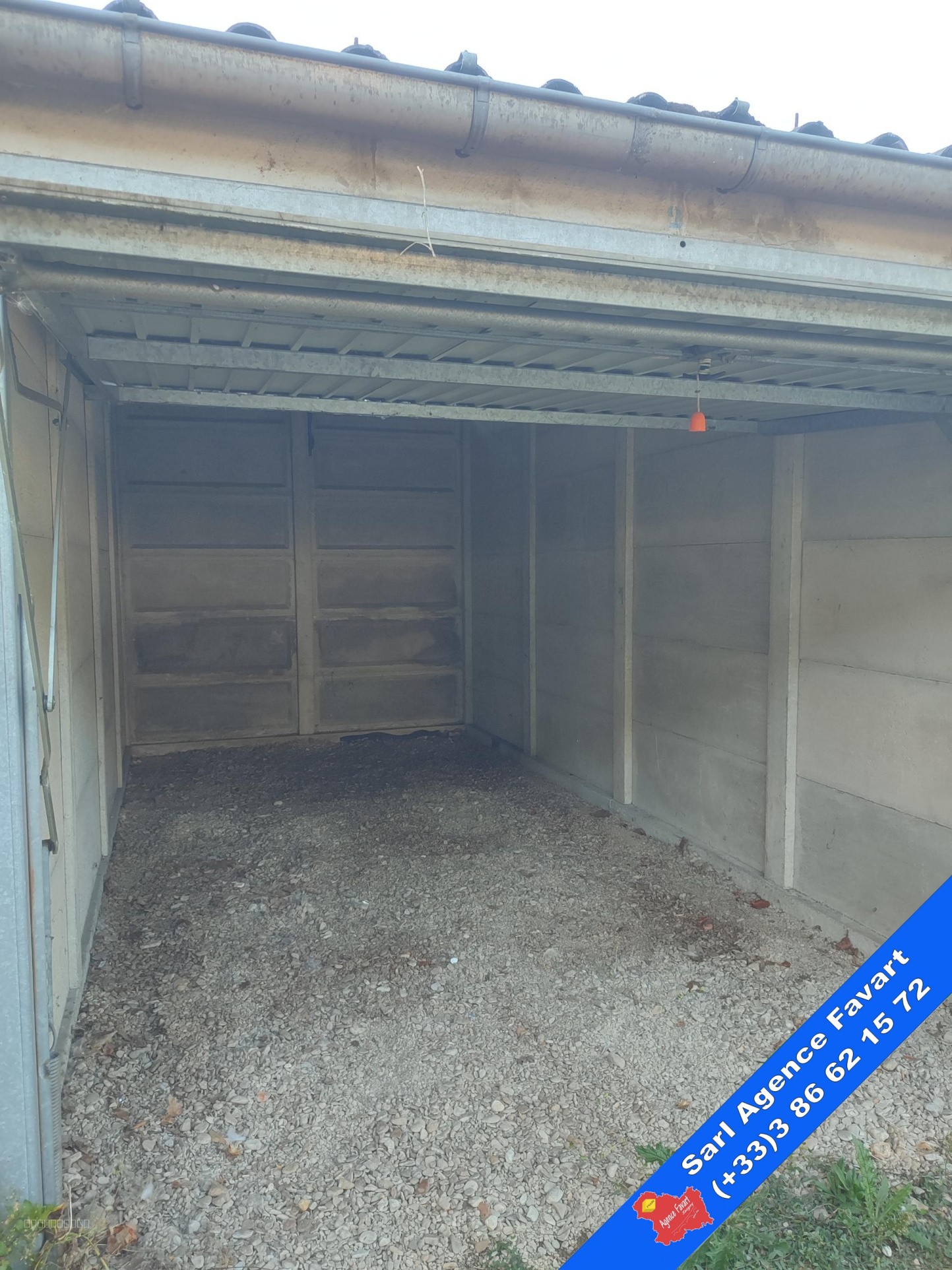 Box fermé proche gare SNCF — photo 2