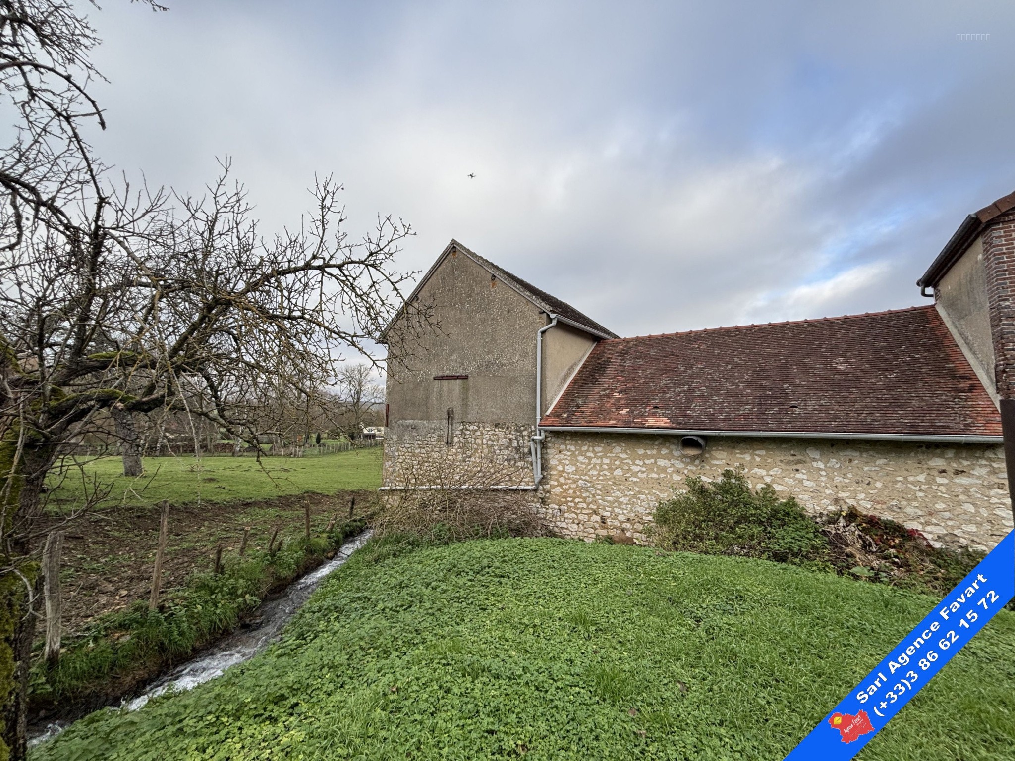 MOULIN ET SES DÉPENDANCES PROCHE GARE ET ACCÈS AUTOROUTE — photo 9