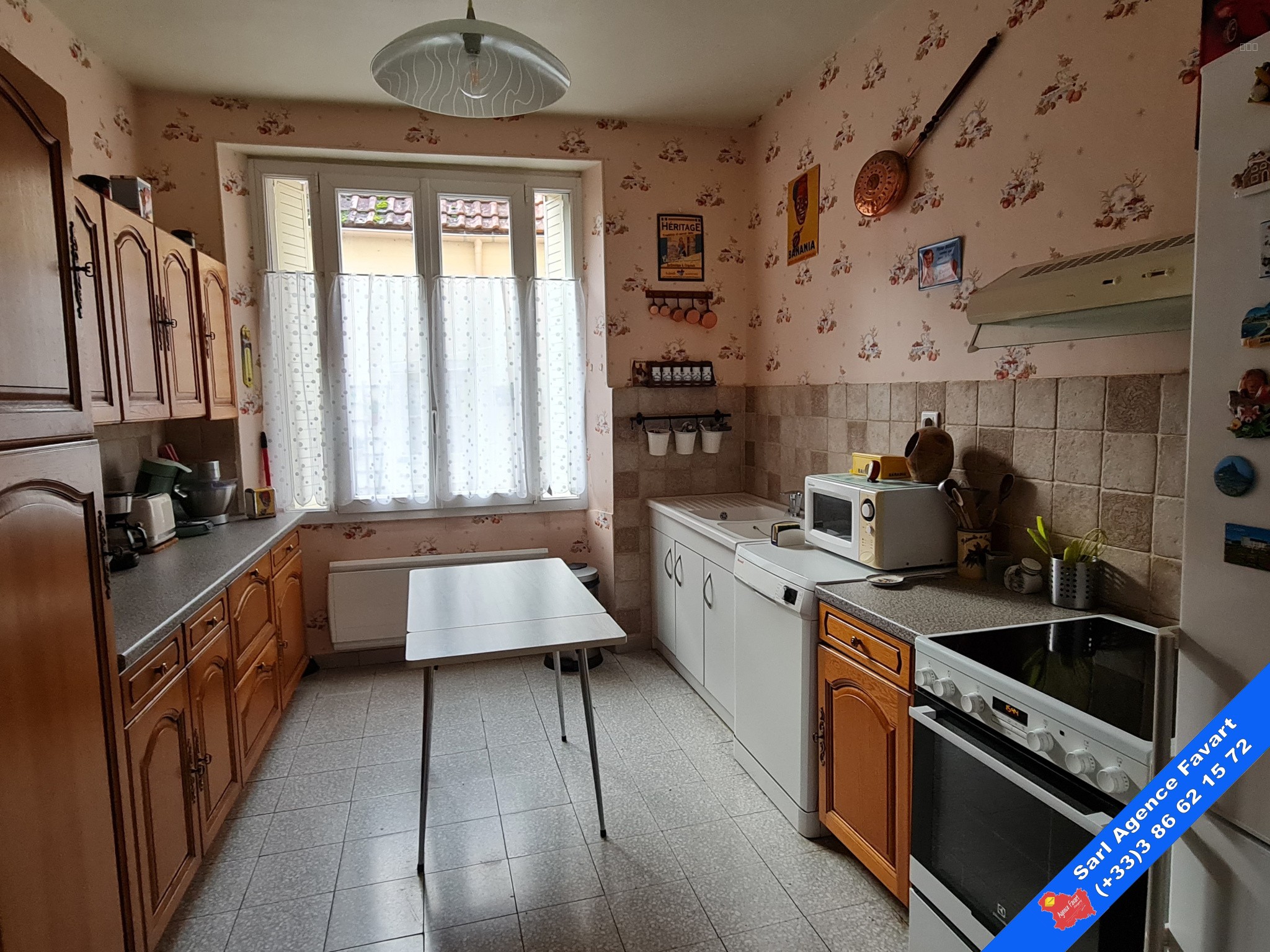 Jolie maison avec cour en plein centre-ville   commerces et école à proximité immédiate — photo 3