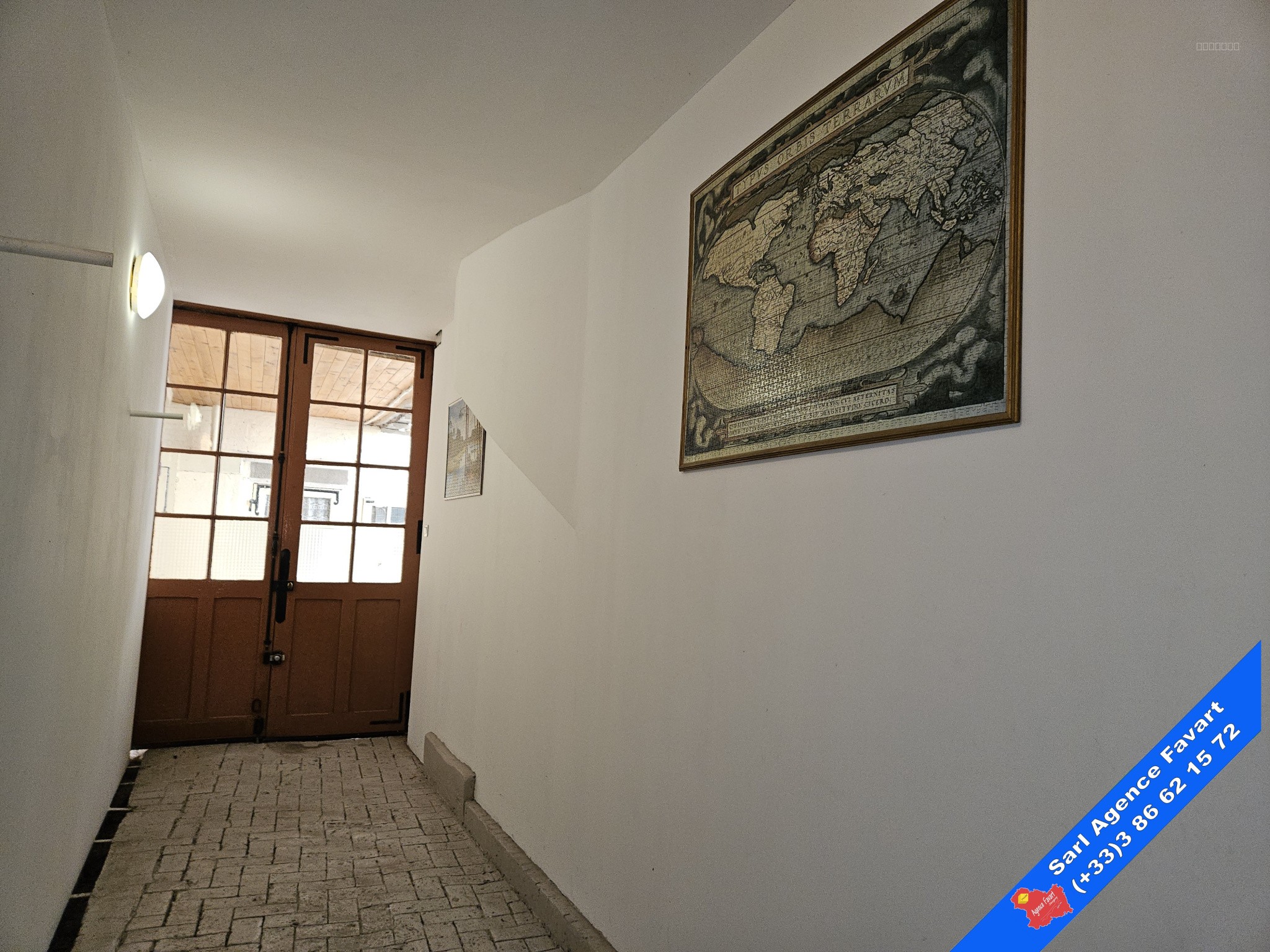 Jolie maison avec cour en plein centre-ville   commerces et école à proximité immédiate — photo 11