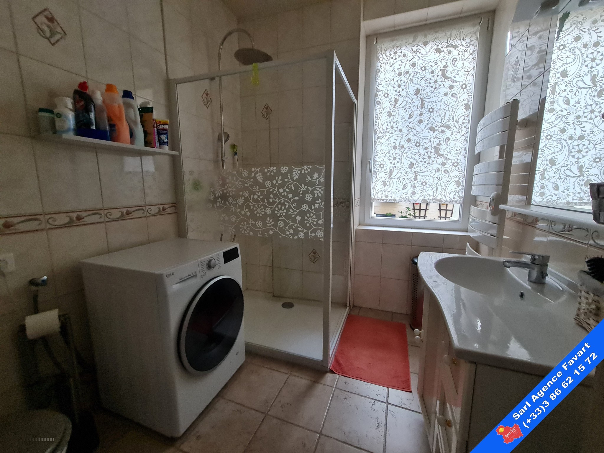 Jolie maison avec cour en plein centre-ville   commerces et école à proximité immédiate — photo 4