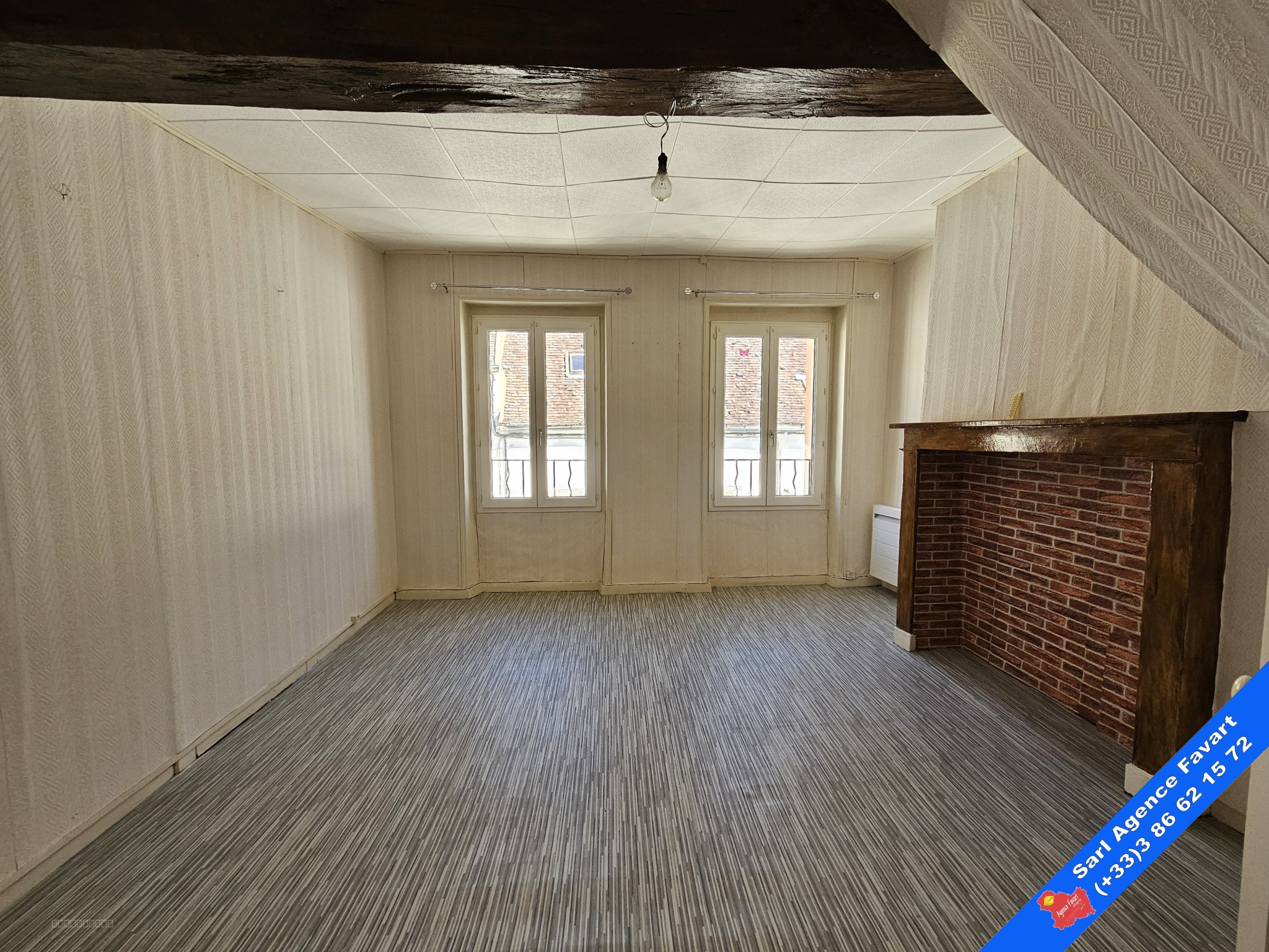 Jolie maison avec cour en plein centre-ville   commerces et école à proximité immédiate — photo 8