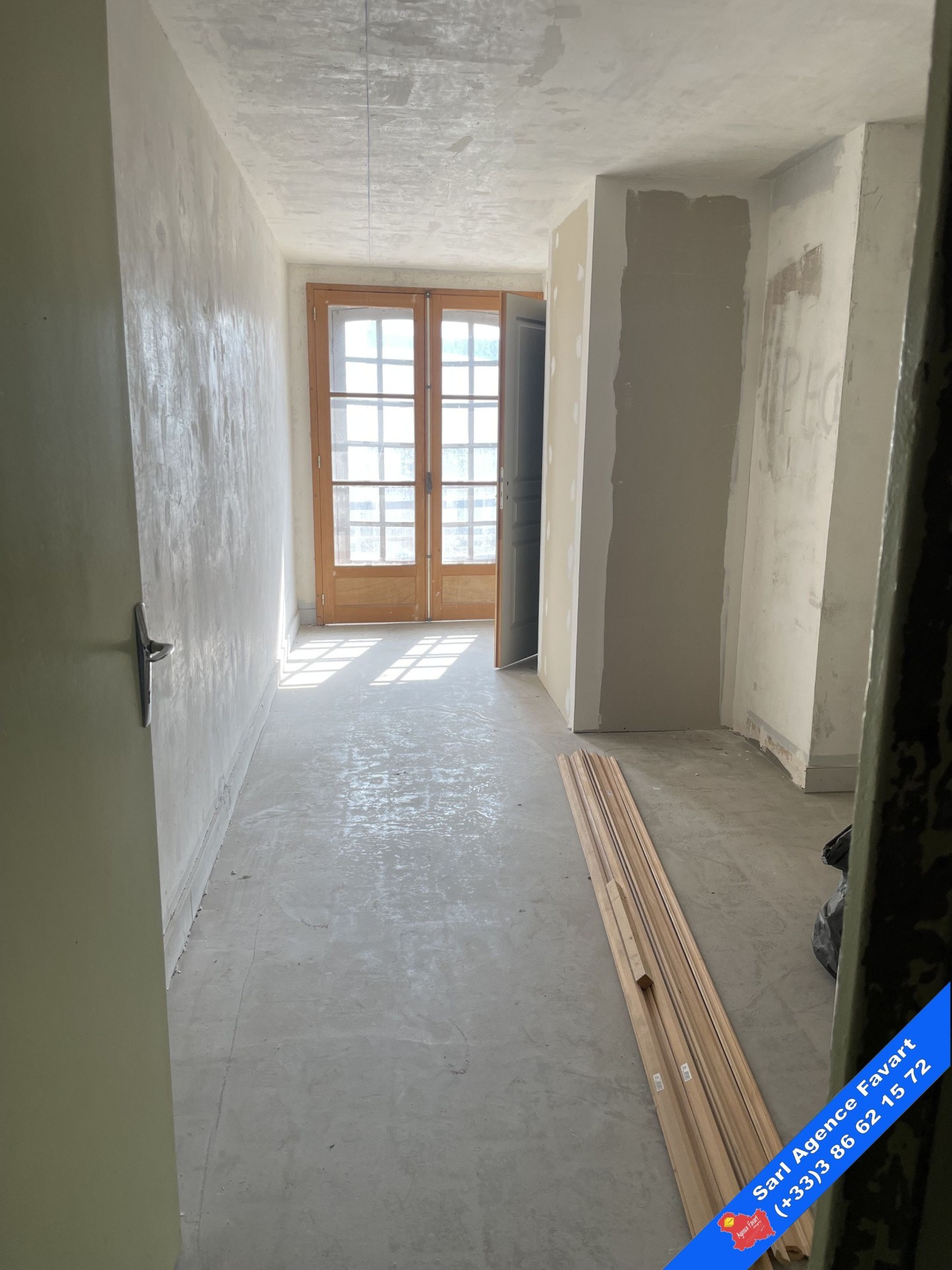 Joigny immeuble commercial très bien placé. — photo 9