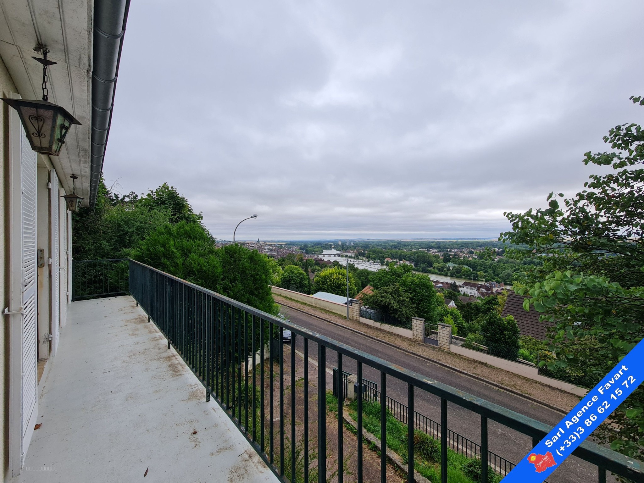 JOIGNY CÔTE SAINT-JACQUES - Pavillon avec vue dominante exceptionnelle — photo 2