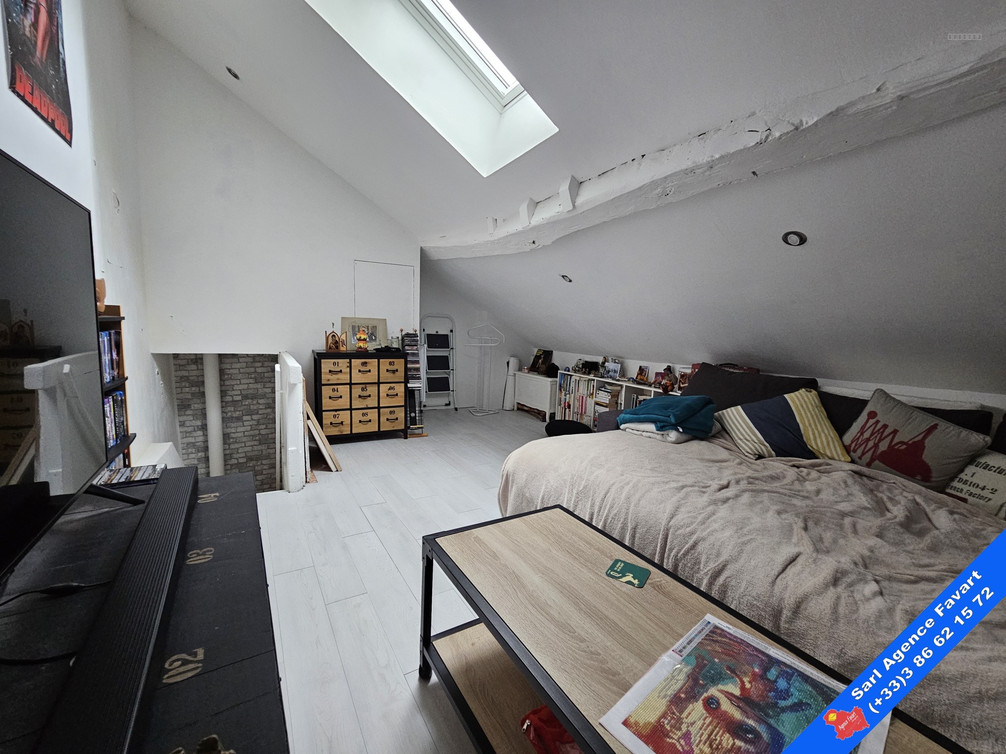 Maison de ville située en centre-ville, divisée en deux logements indépendants. — photo 9
