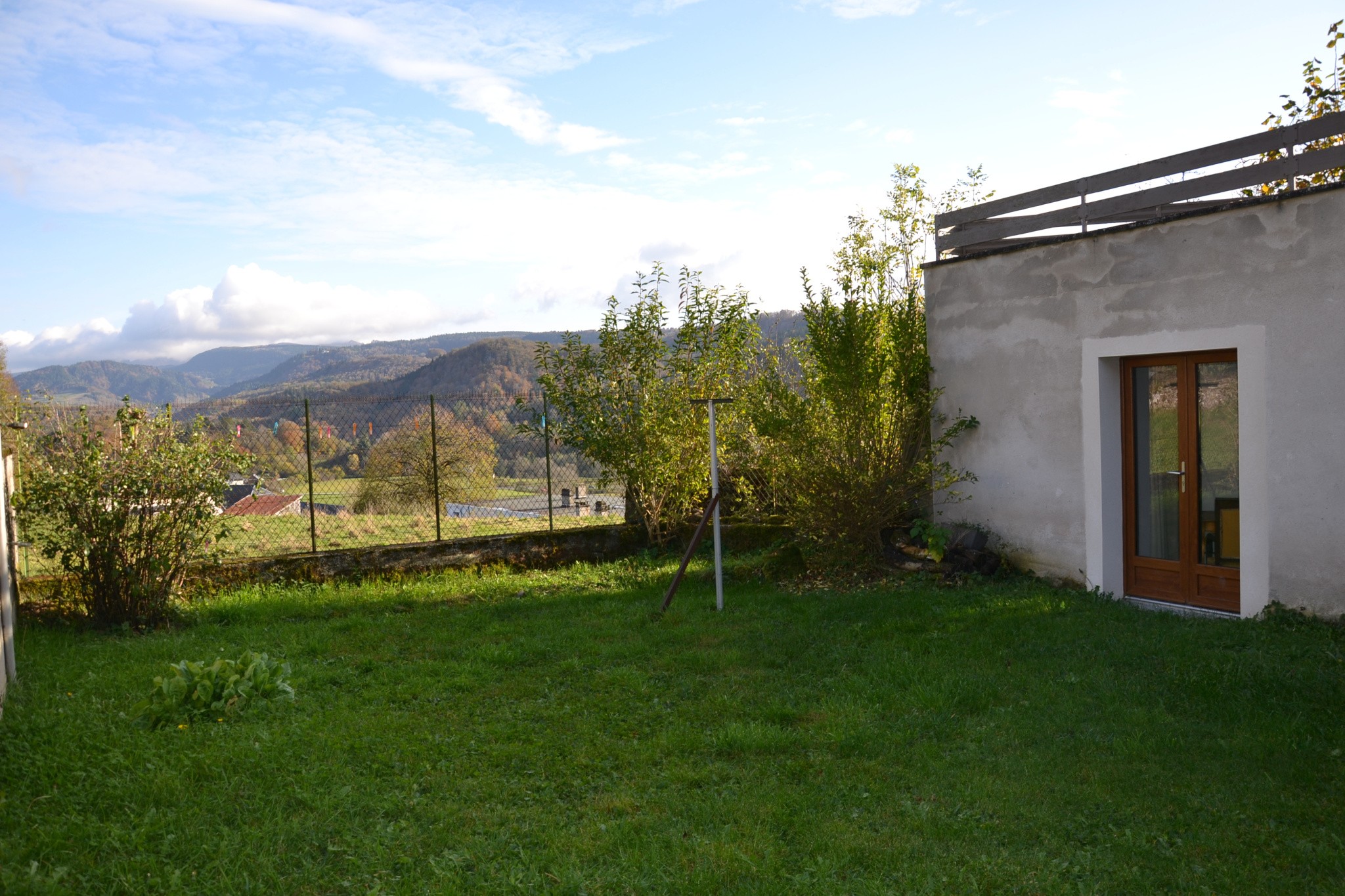 Bel ensemble de deux maisons avec jardin et vue sur le Massif du Sancy — photo 19
