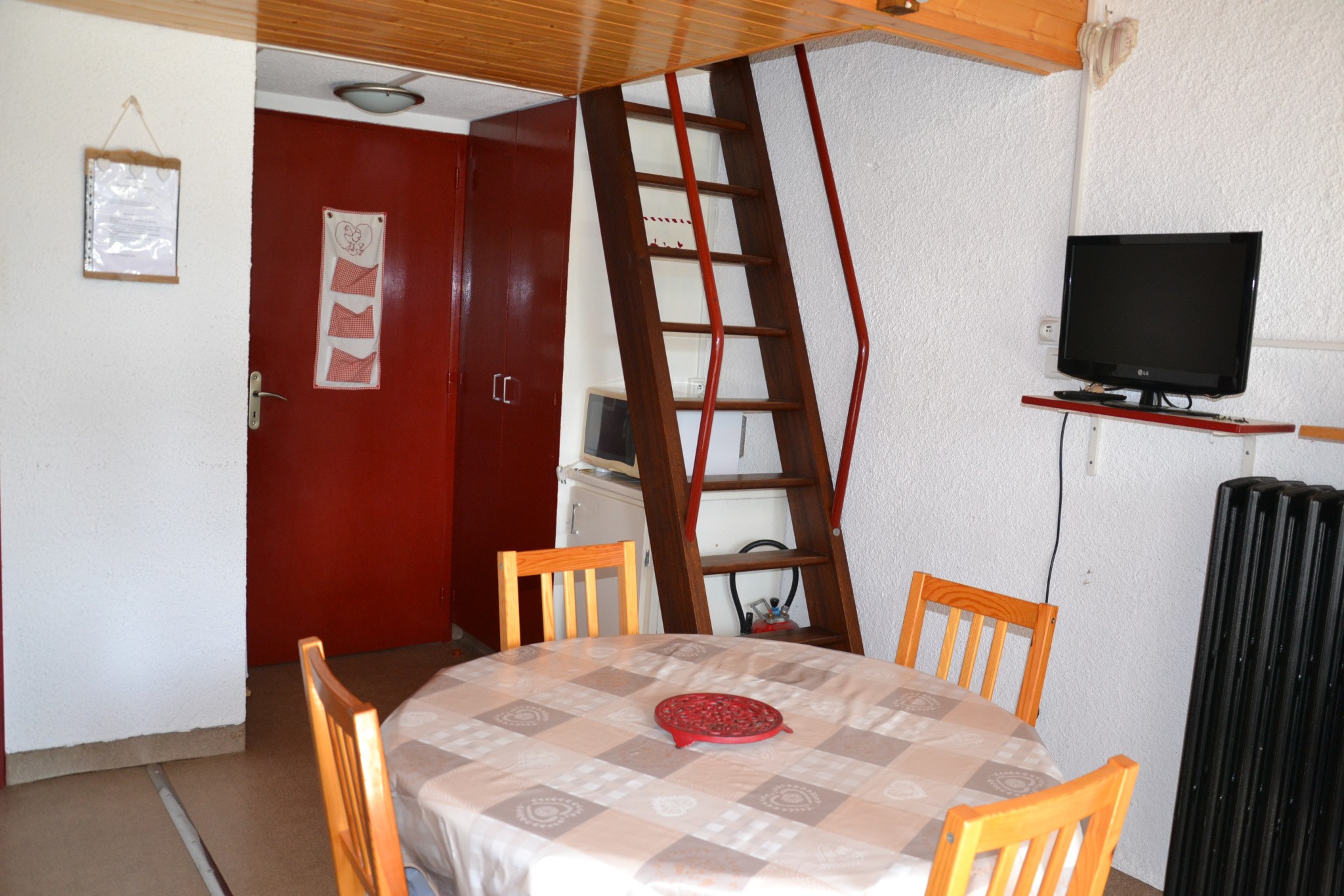 Agréable T2 en duplex de 33 m2 au sol avec terrasse, jardin privatif et parking — photo 6