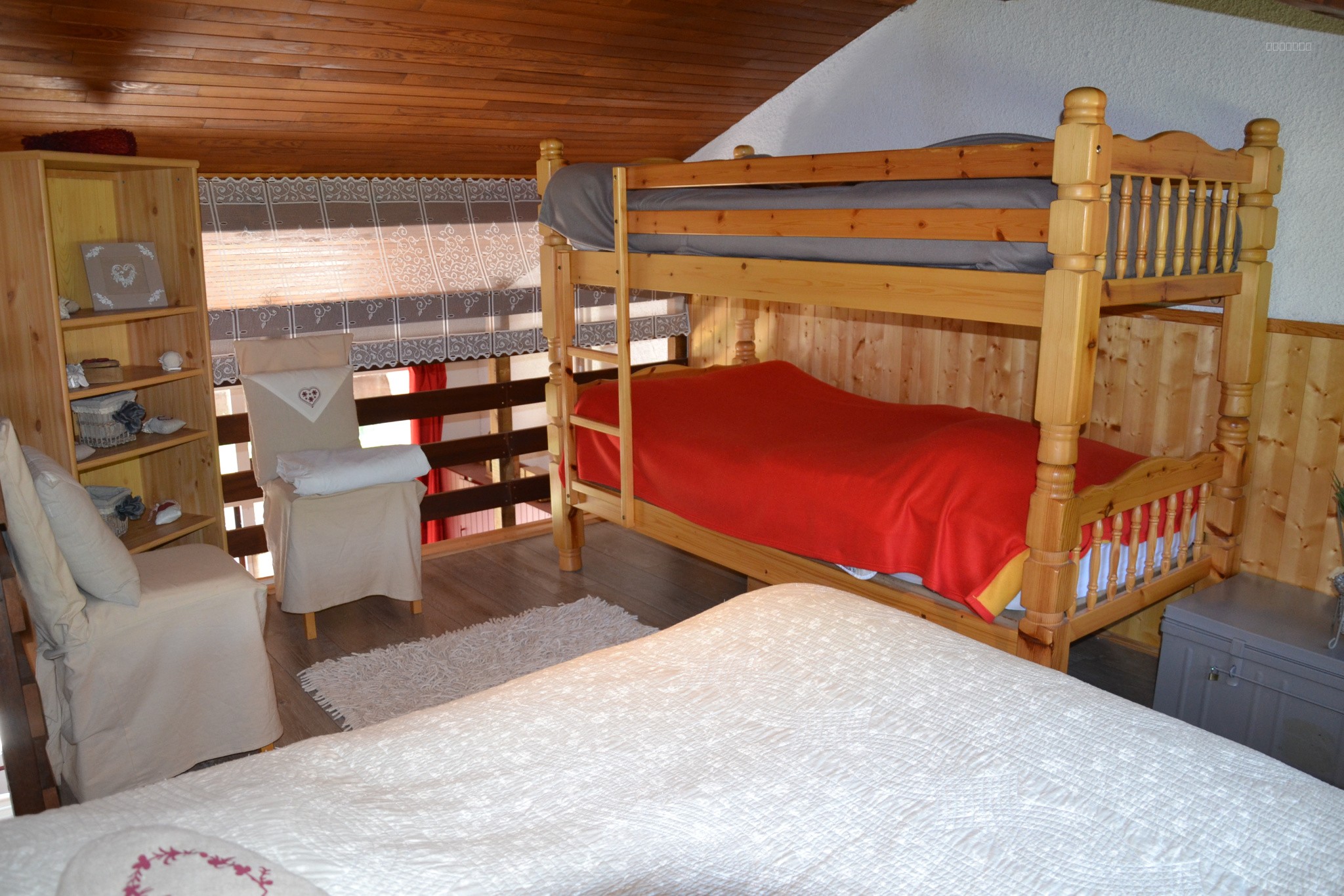Agréable T2 en duplex de 33 m2 au sol avec terrasse, jardin privatif et parking — photo 9