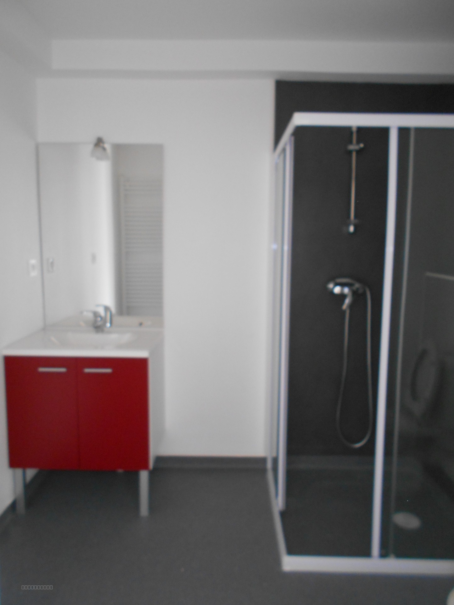Beau T2 rénové de 29 m2 avec balcon et belle vue dégagée (OFFRE ACCEPTÉE) — photo 2