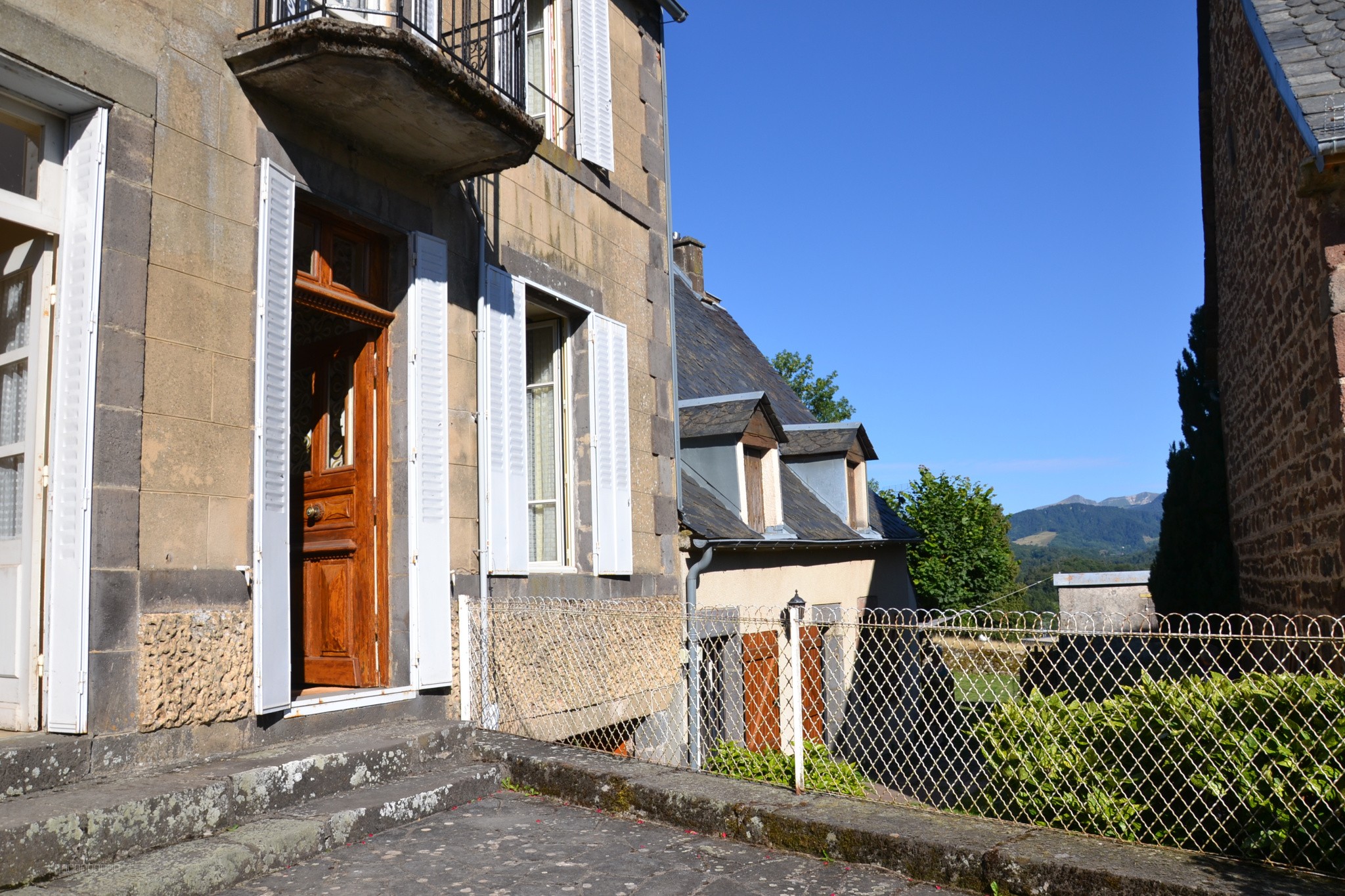Beau T2 rénové de 29 m2 avec balcon et belle vue dégagée — photo 4