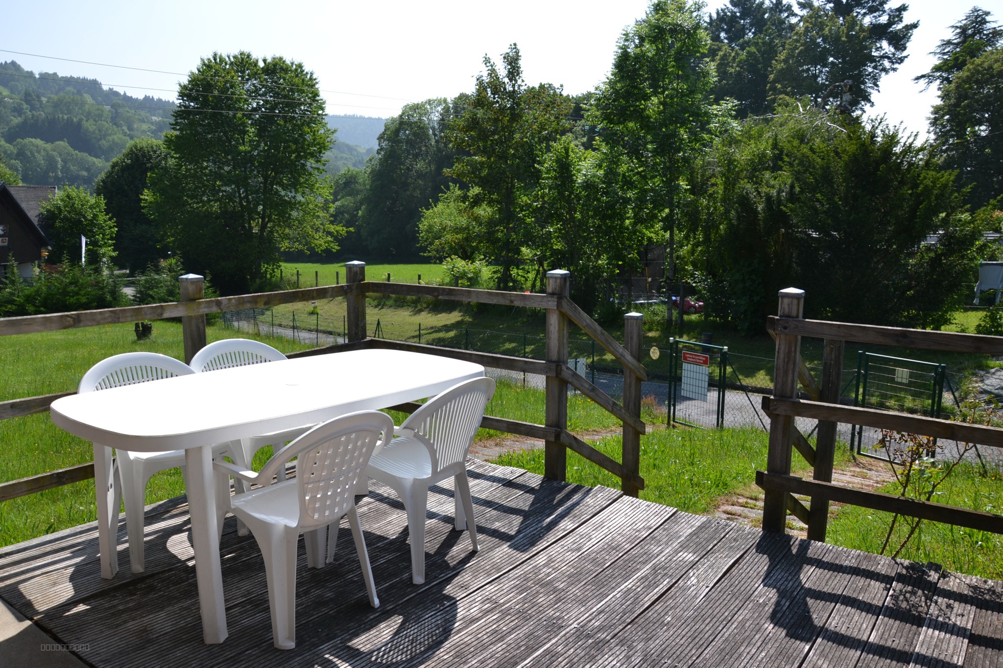 Agréable T2 en duplex de 33 m2 au sol avec terrasse, jardin privatif et parking — photo 2