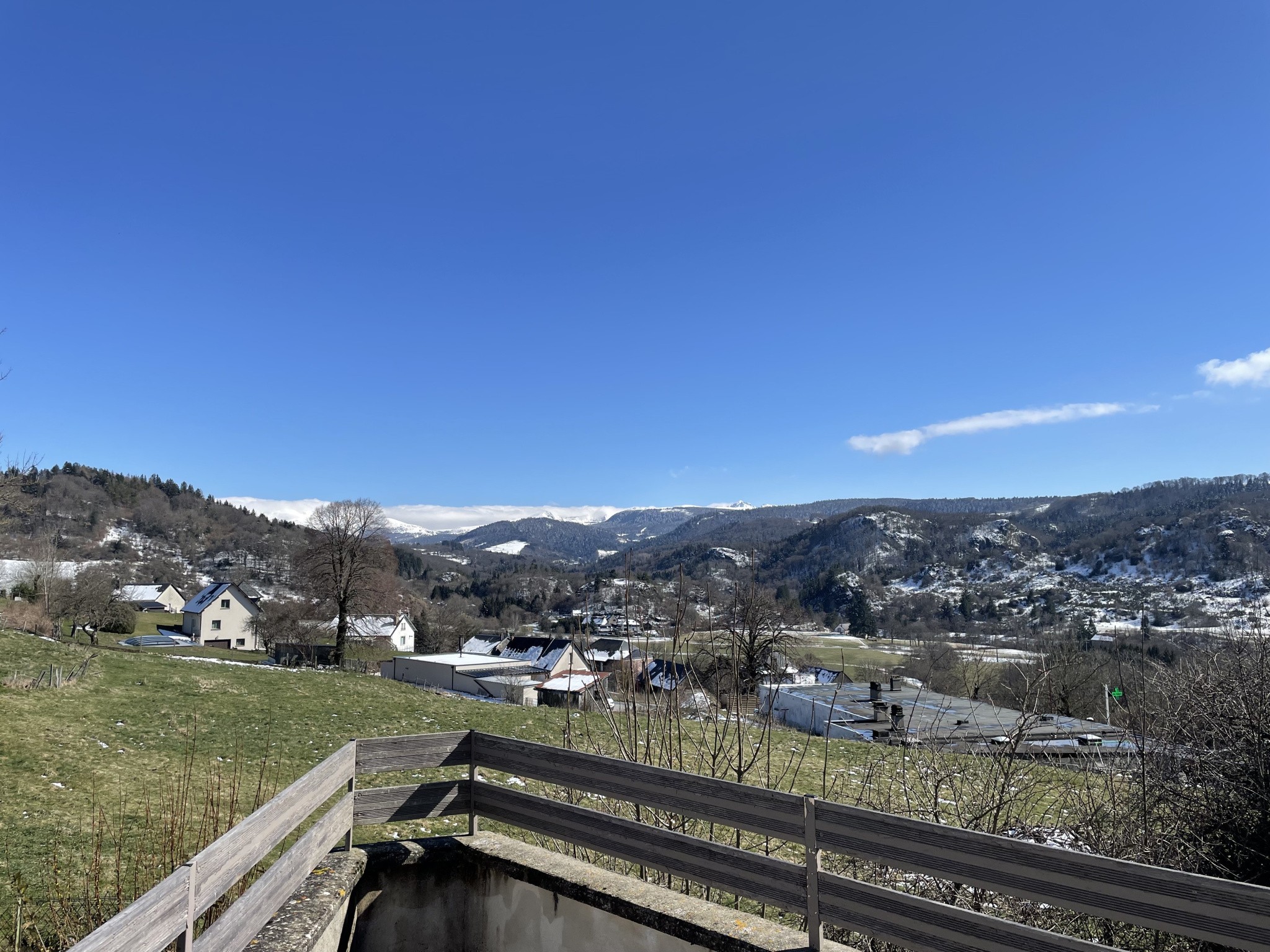 Bel ensemble de deux maisons avec jardin et vue sur le Massif du Sancy — photo 7