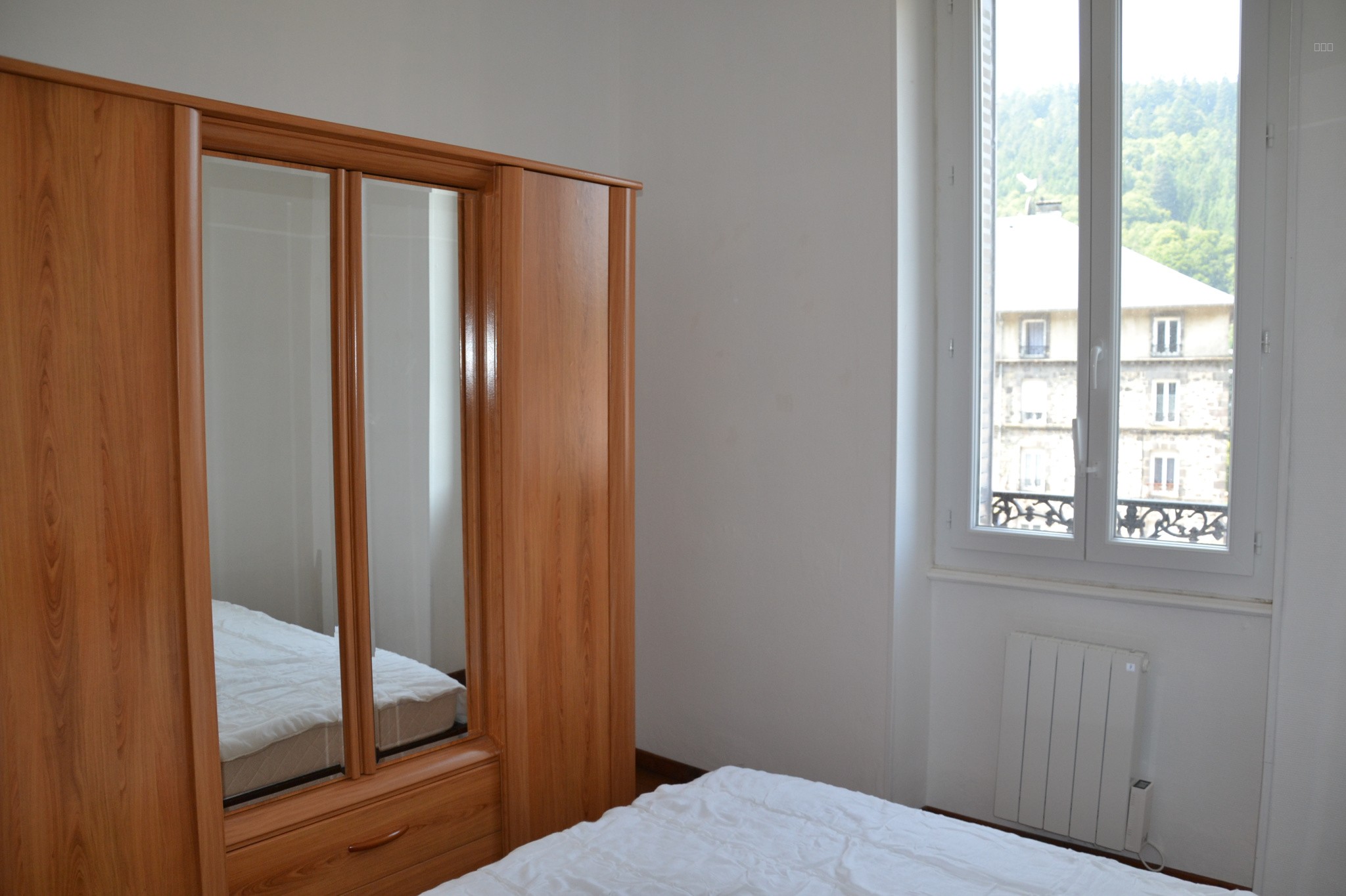 Lumineux T4 de 58 m2 très bien situé en hypercentre et avec belle vue — photo 11