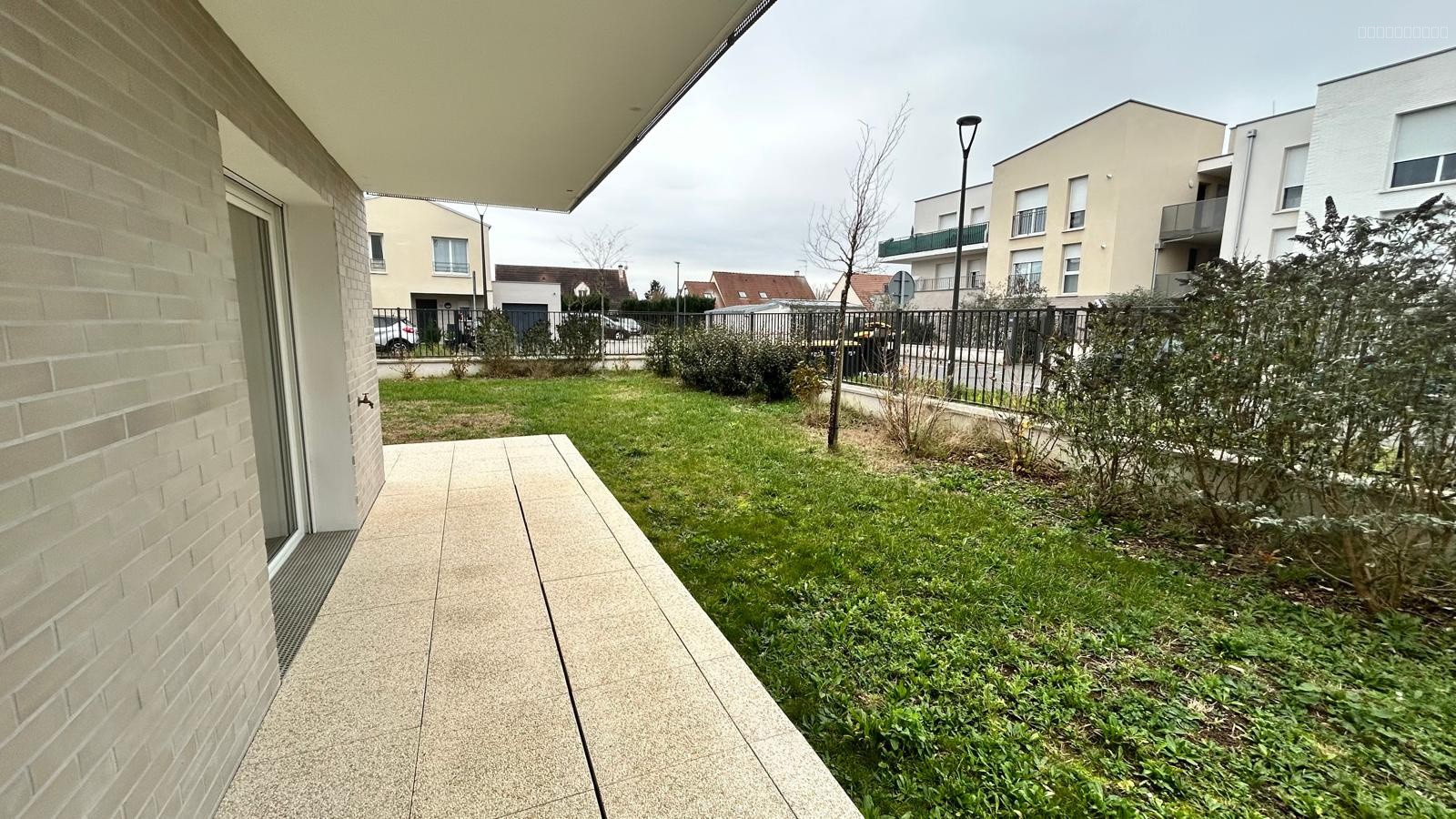 A LOUER T2 SARAN REZ DE JARDIN — photo 5