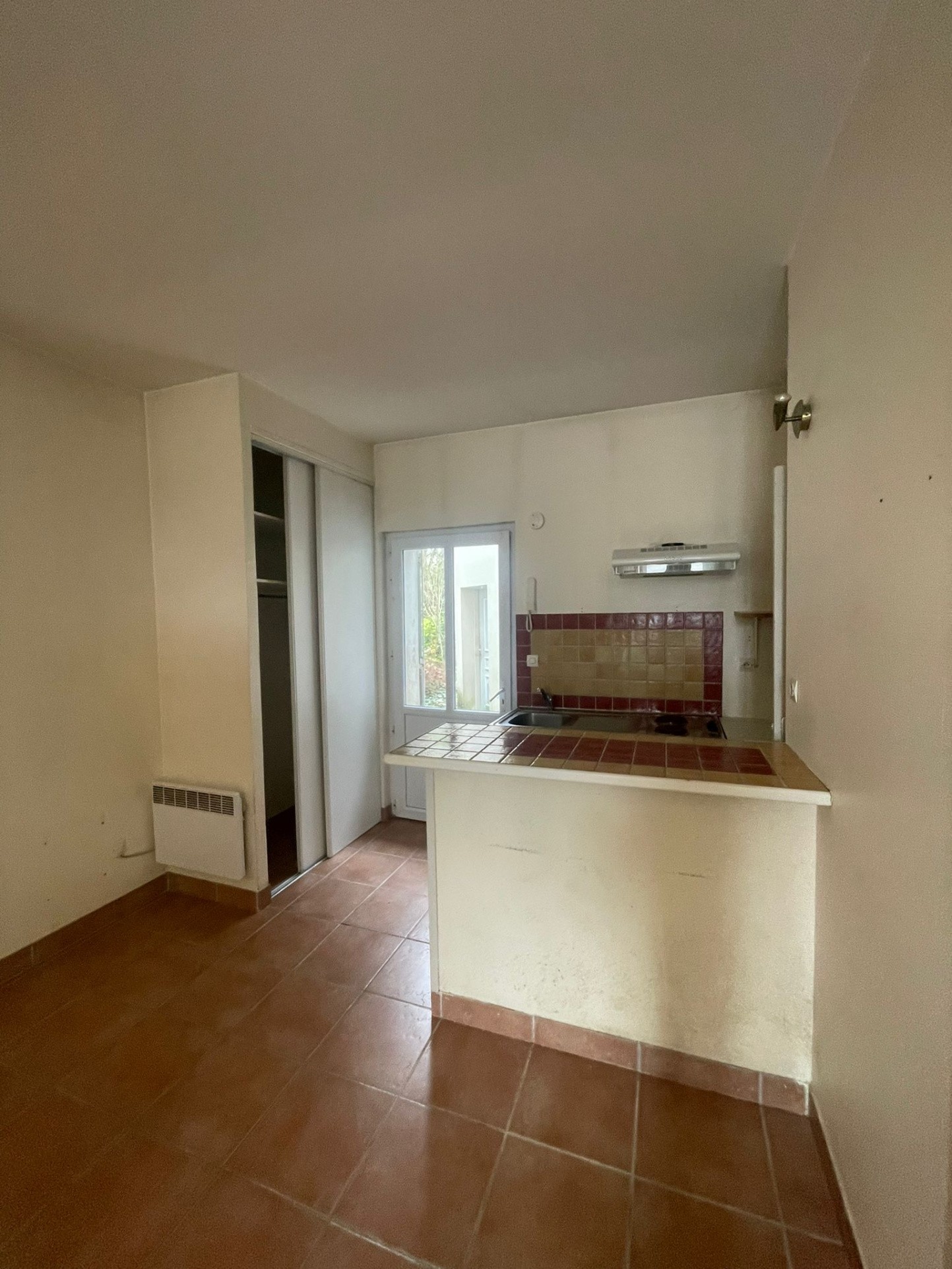 Studio 36 m2 en rez-de-chaussée à vendre — photo 2