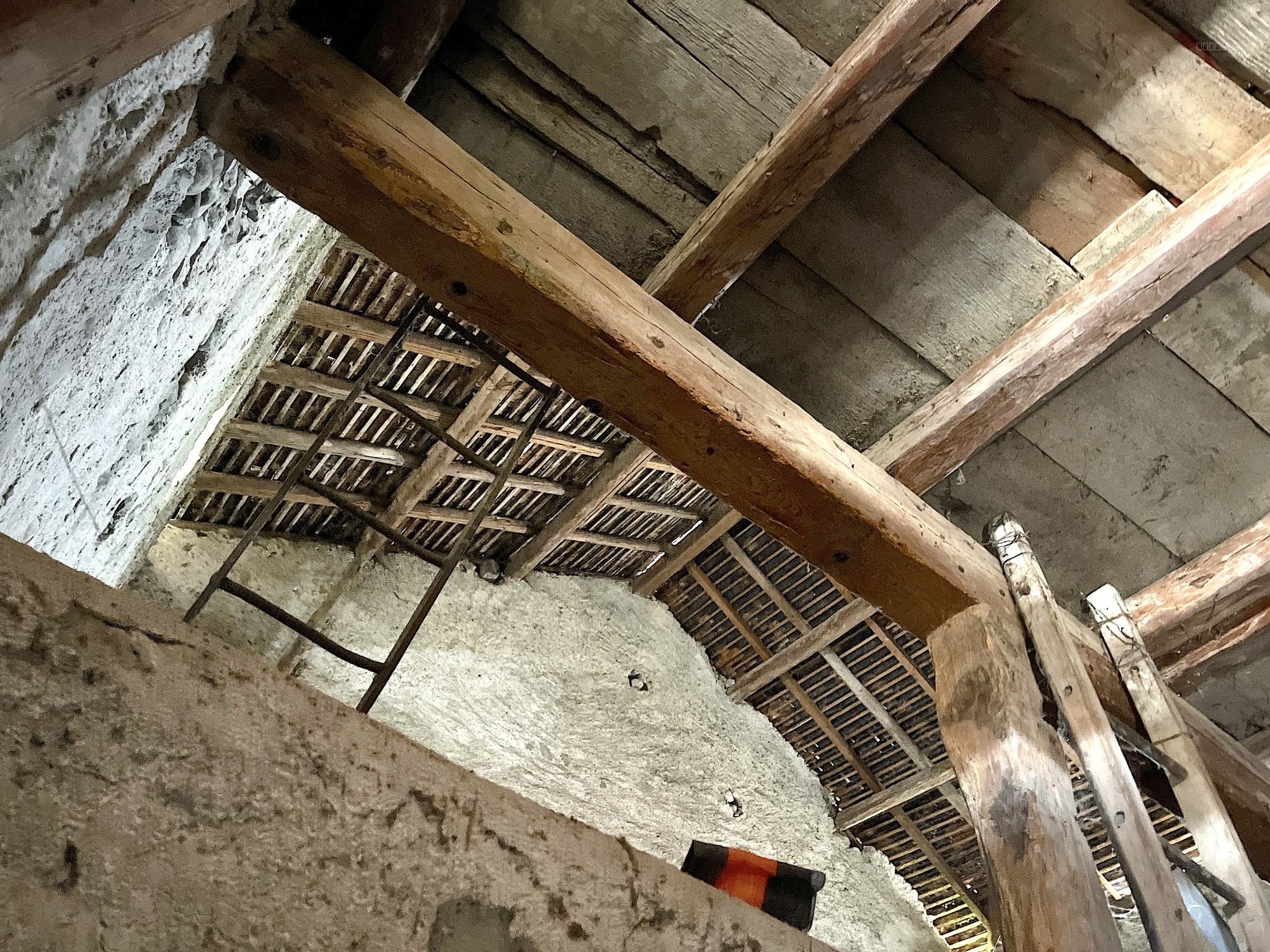 Maison avec dépendances et Terrain constructible — photo 5