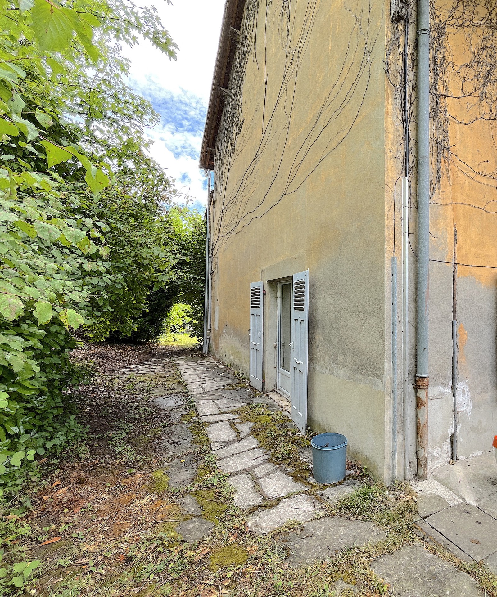 Maison avec dépendances et Terrain constructible — photo 3