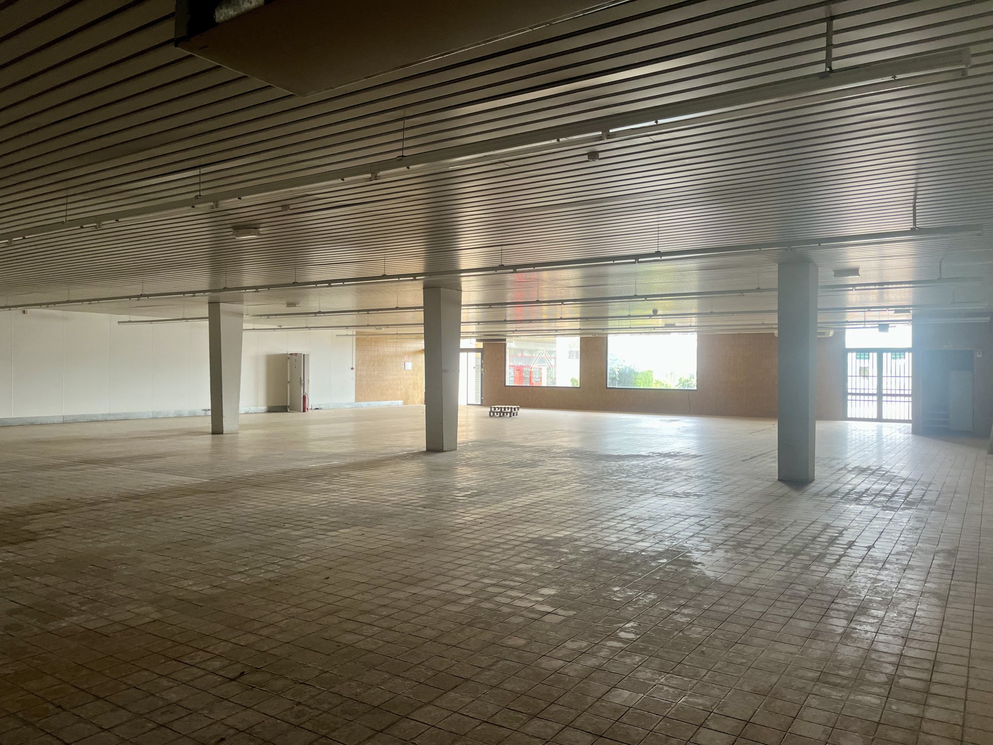 À Vendre   Bâtiment de 829 m2 à Usage de Services ou d’Activités   Romilly-sur-Seine (10) — photo 5