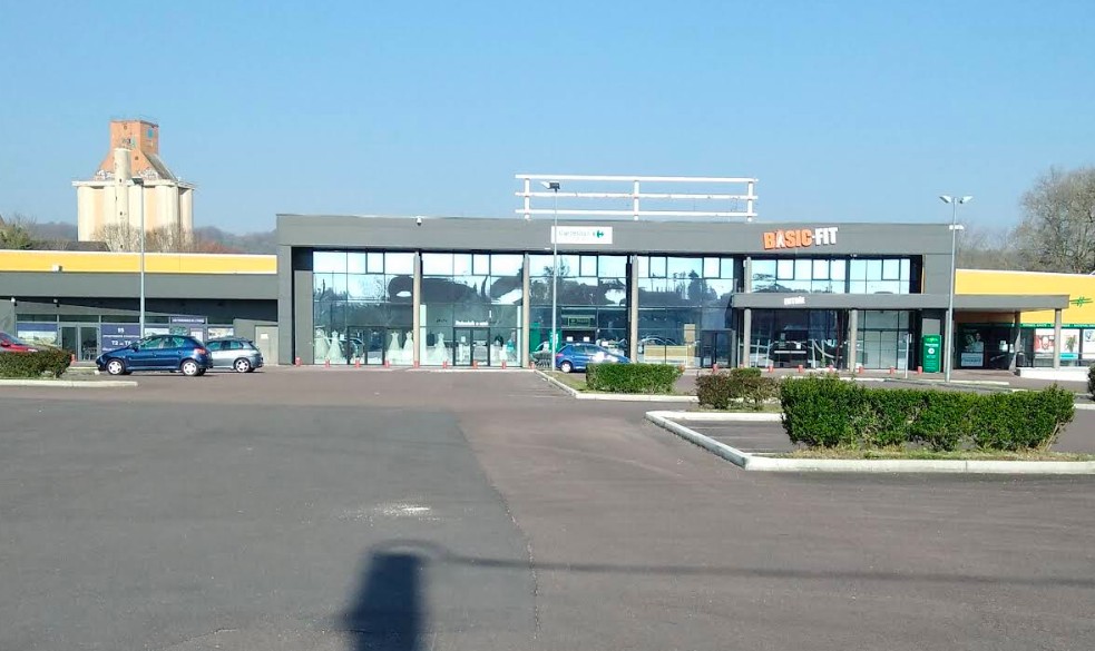 À louer   Local commercial de 370 m2   Disponible immédiatement