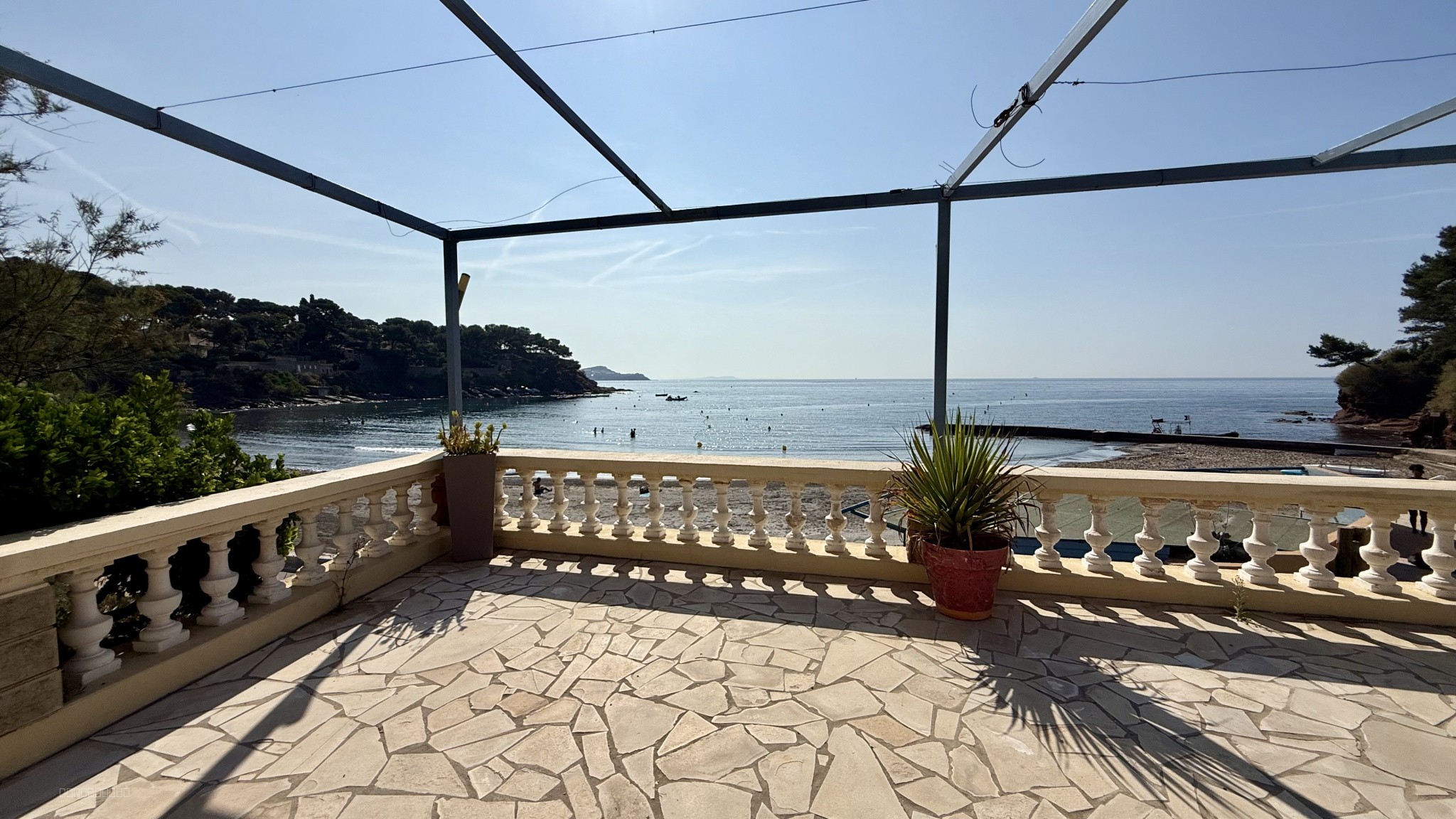 EXCLUSIVITÉ - RESTAURANT - VENTE DES MURS (650M2) SUR LA MER — photo 2
