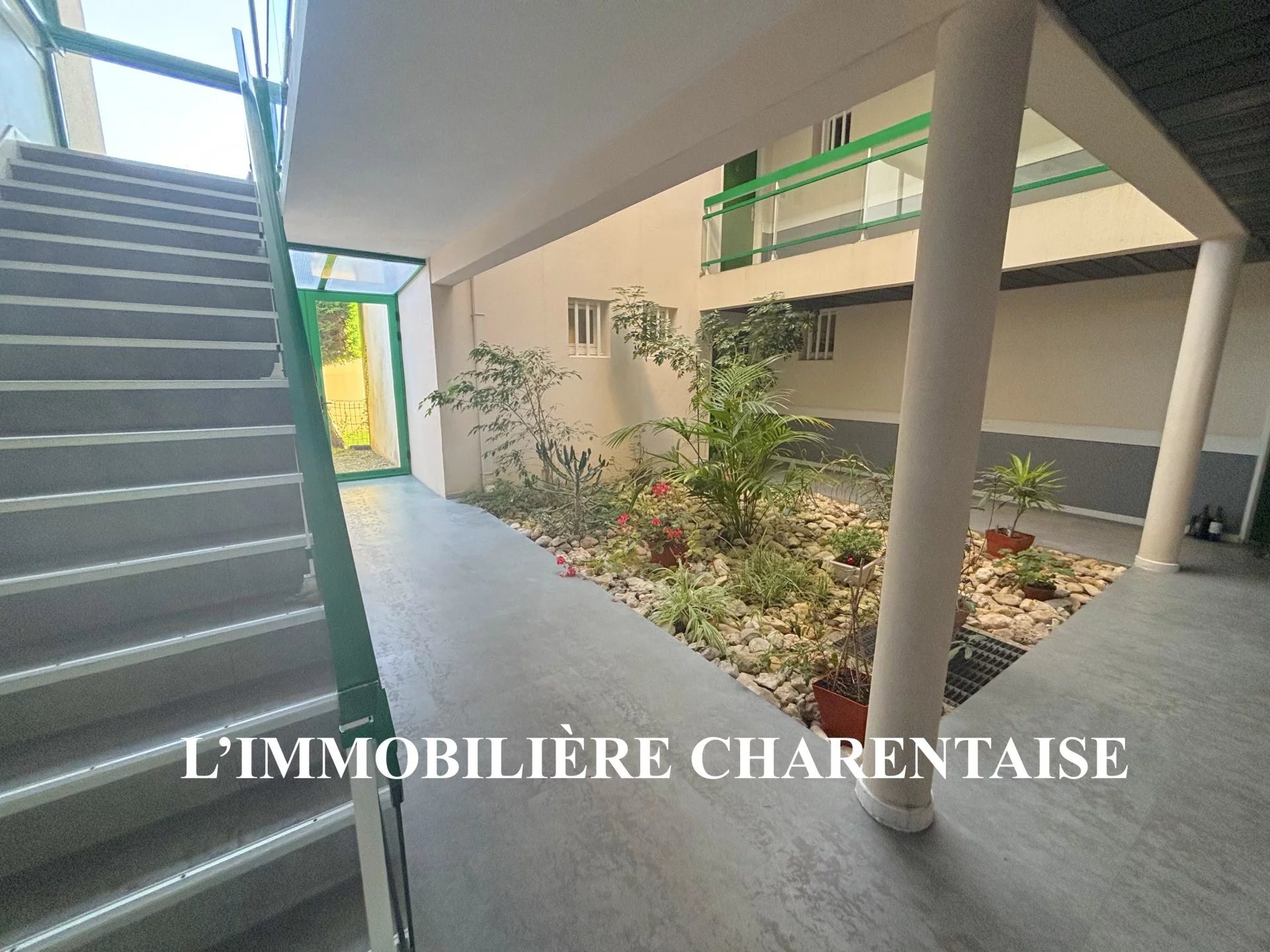 Appartement - SAINT GEORGES DE DIDONNE — photo 10