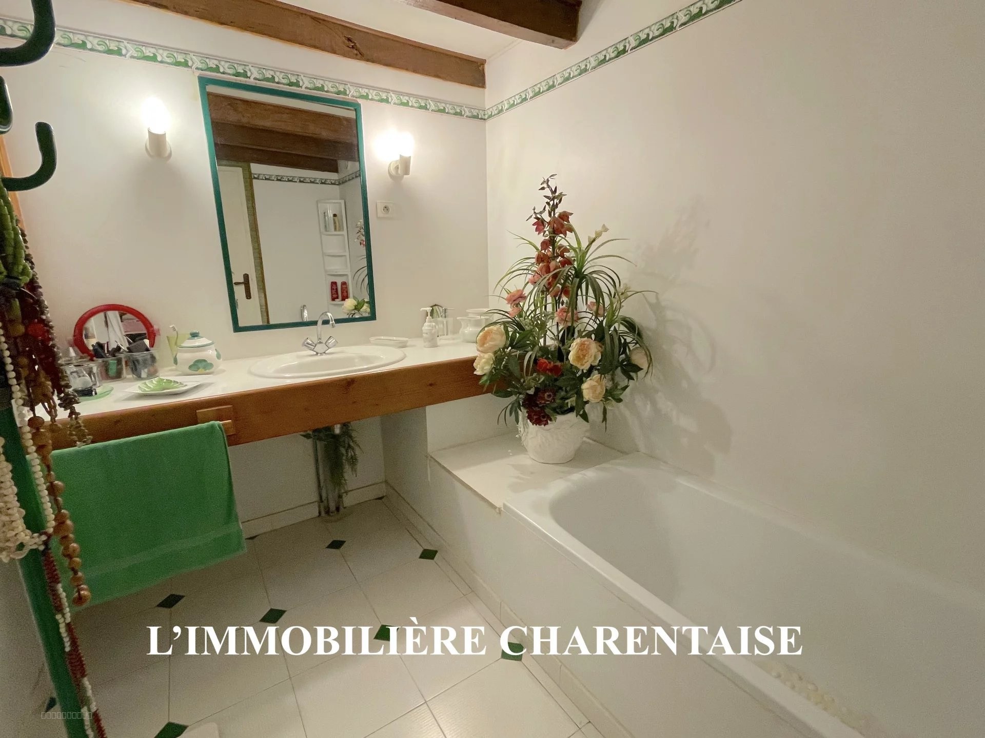 Maison - proche SAUJON — photo 10