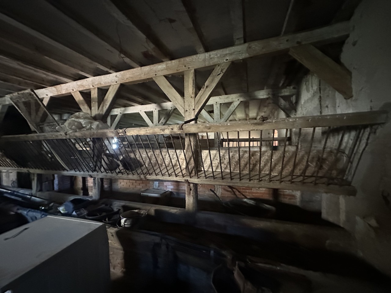 Corps de ferme et dépendances. Belle situation calme avec vue dégagée. — photo 20