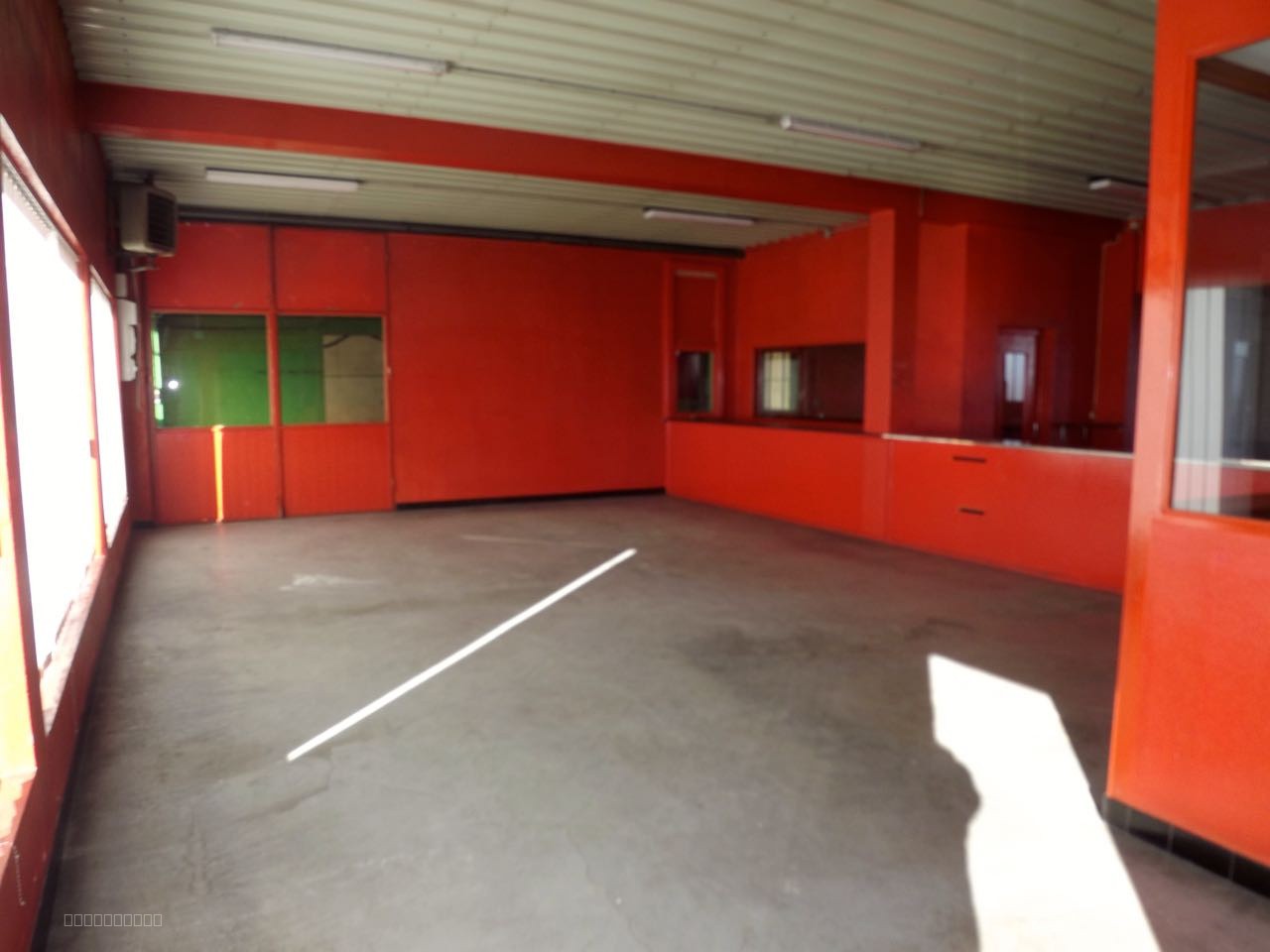 ENTREPOT ET LOCAL INDUSTRILE DE 820 M2 — photo 4