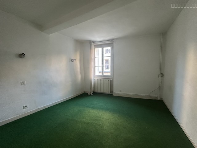 Petite maison de ville à rénover, proche commerces. 85 m2 hab. — photo 7