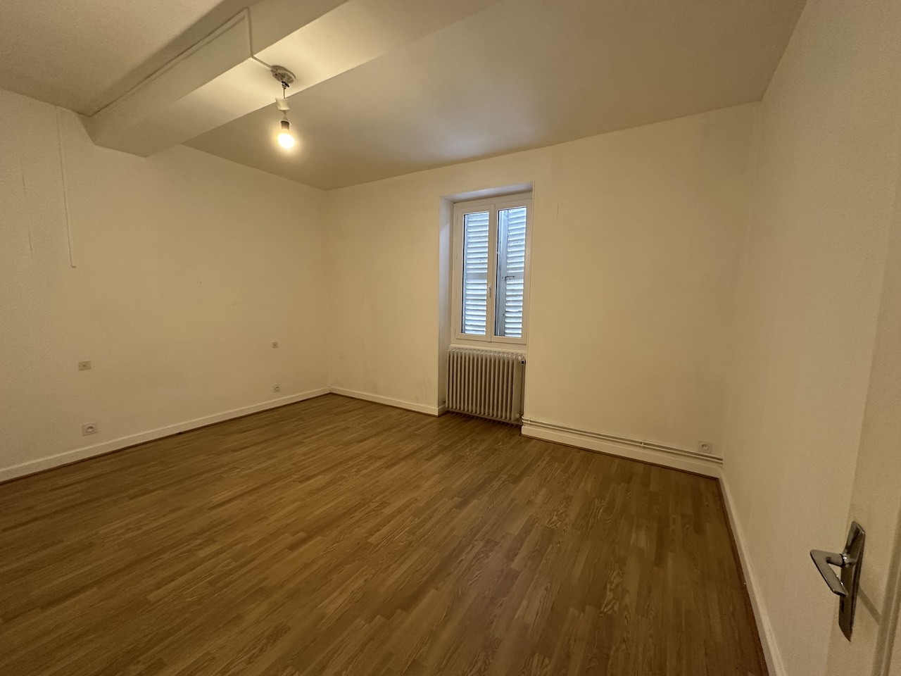 Maison de 240 m2 habitables, proche commerces et centre ville. — photo 15