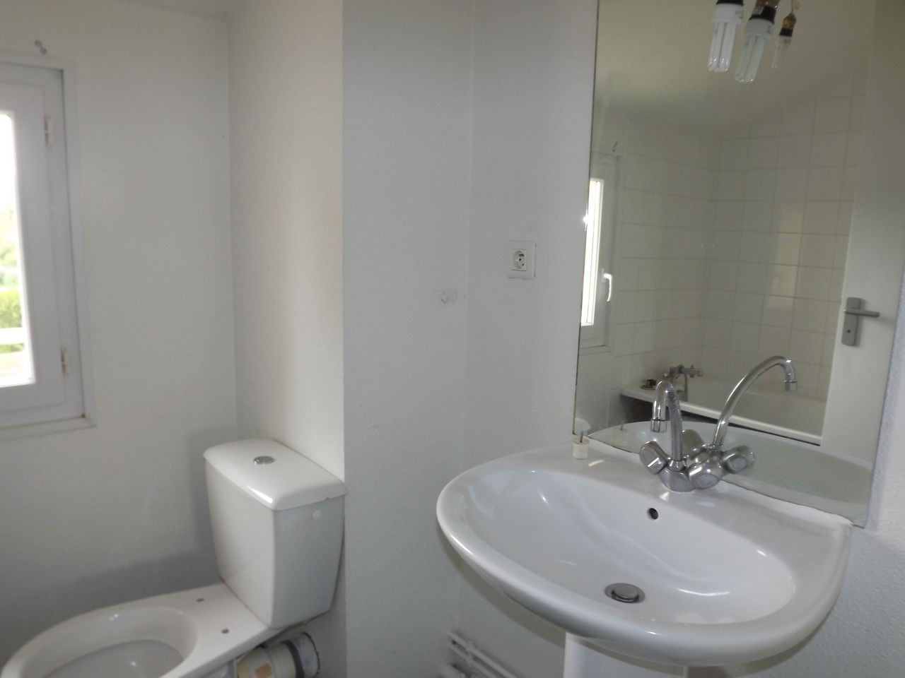Maison d'habitation en bon état, 85 m2 hab environ et garage. — photo 13
