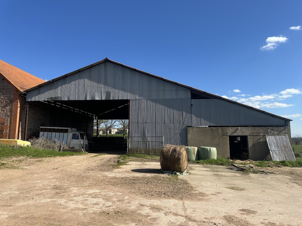 Corps de ferme et dépendances. Belle situation calme avec vue dégagée. — photo 6