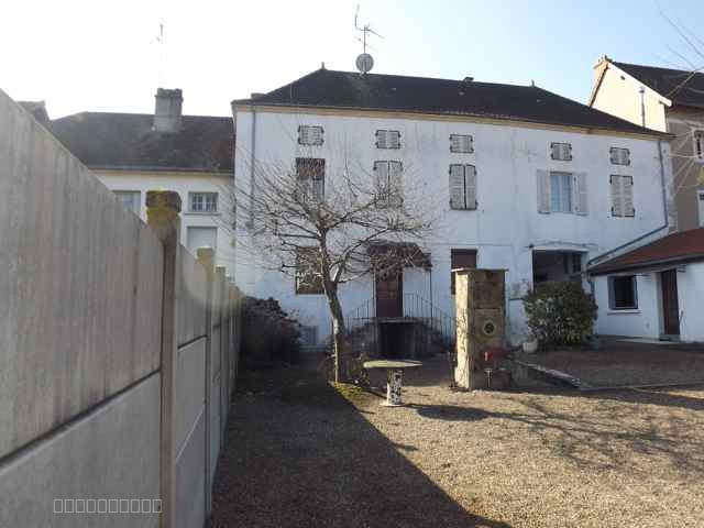 Maison de 240 m2 habitables, proche commerces et centre ville. — photo 2