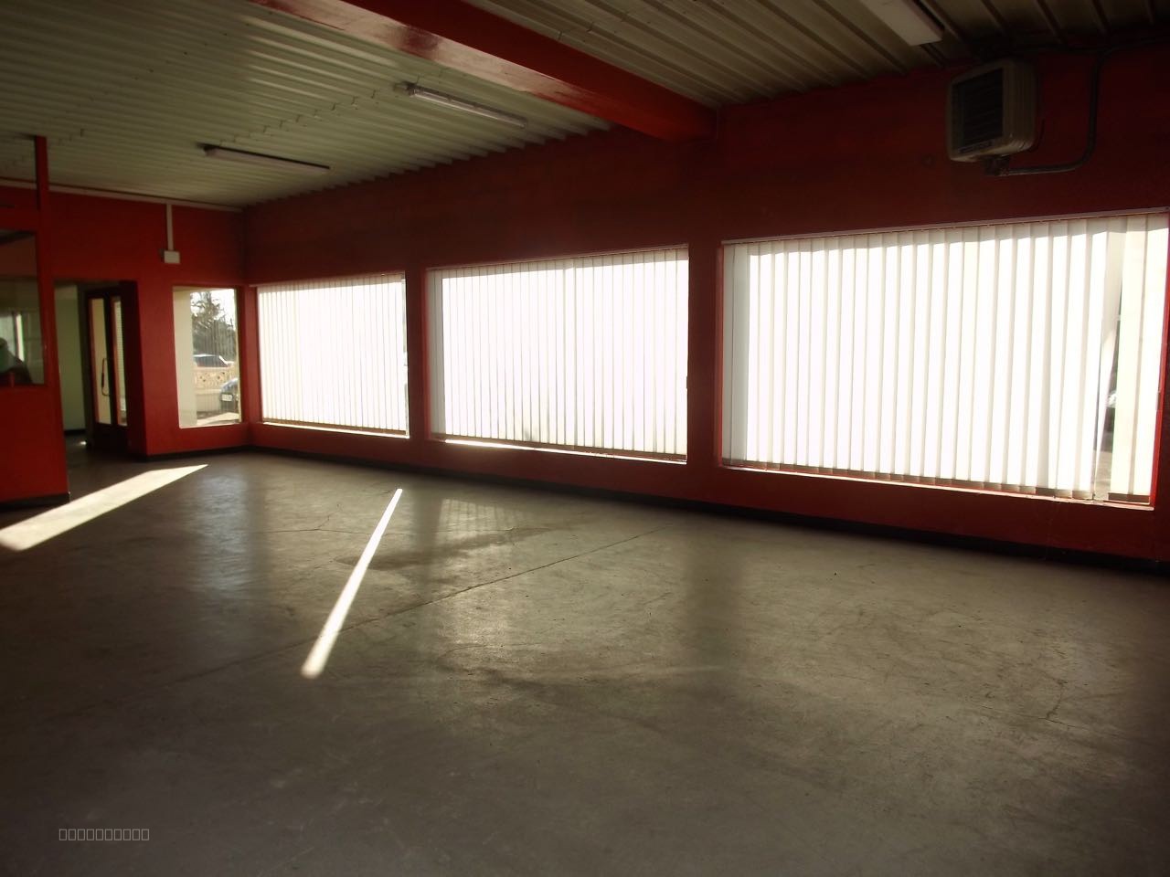 ENTREPOT ET LOCAL INDUSTRILE DE 820 M2 — photo 10