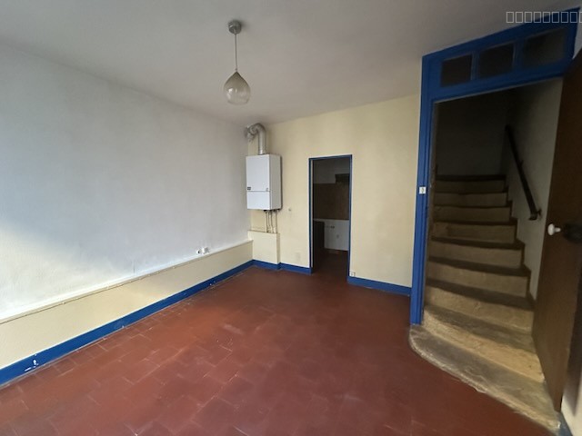 Petite maison de ville à rénover, proche commerces. 85 m2 hab. — photo 3