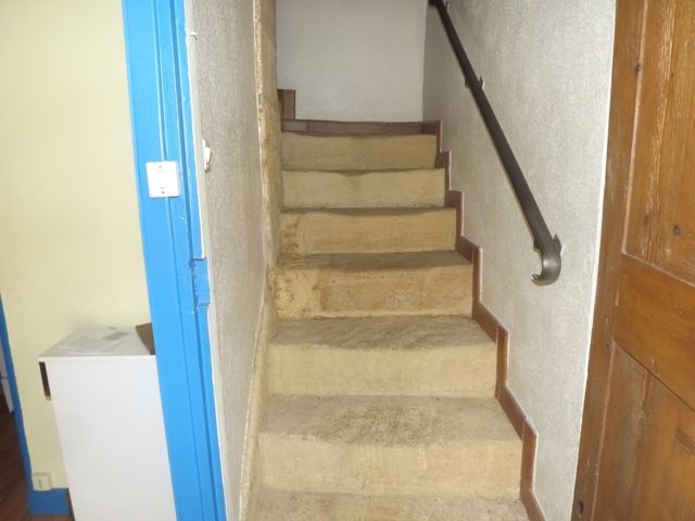 Petite maison de ville à rénover, proche commerces. 85 m2 hab. — photo 5