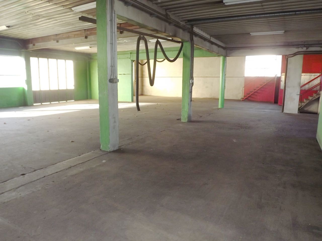 ENTREPOT ET LOCAL INDUSTRILE DE 820 M2 — photo 19