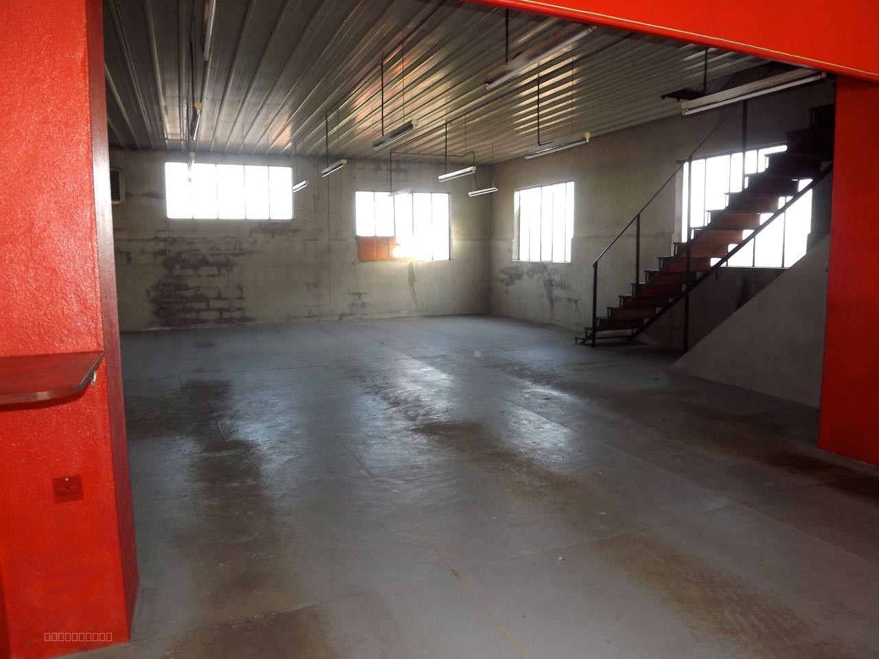 ENTREPOT ET LOCAL INDUSTRILE DE 820 M2 — photo 8