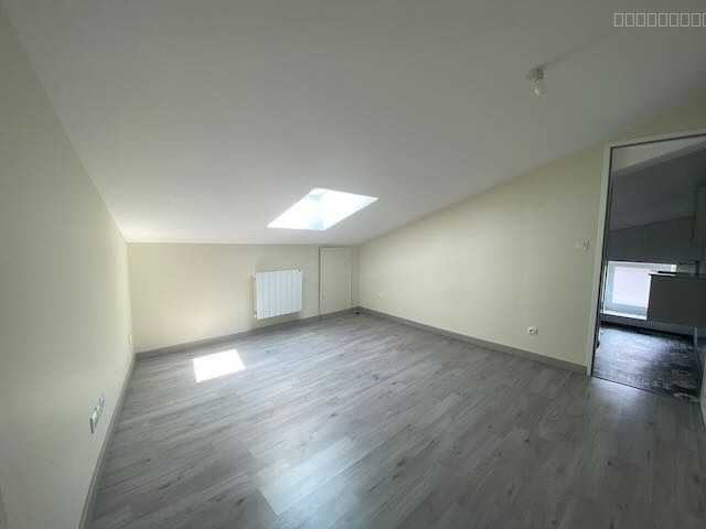 appartement type 2 en Duplex de 37m2, proche commerces. — photo 3