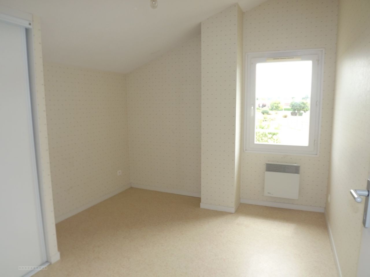 Maison d'habitation en bon état, 85 m2 hab environ et garage. — photo 12