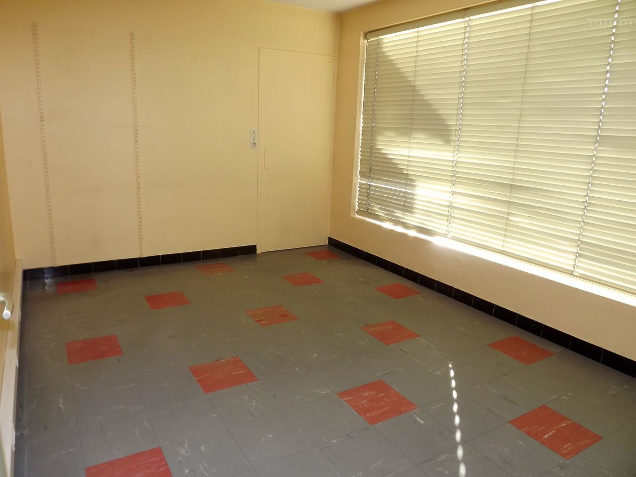 ENTREPOT ET LOCAL INDUSTRILE DE 820 M2 — photo 15