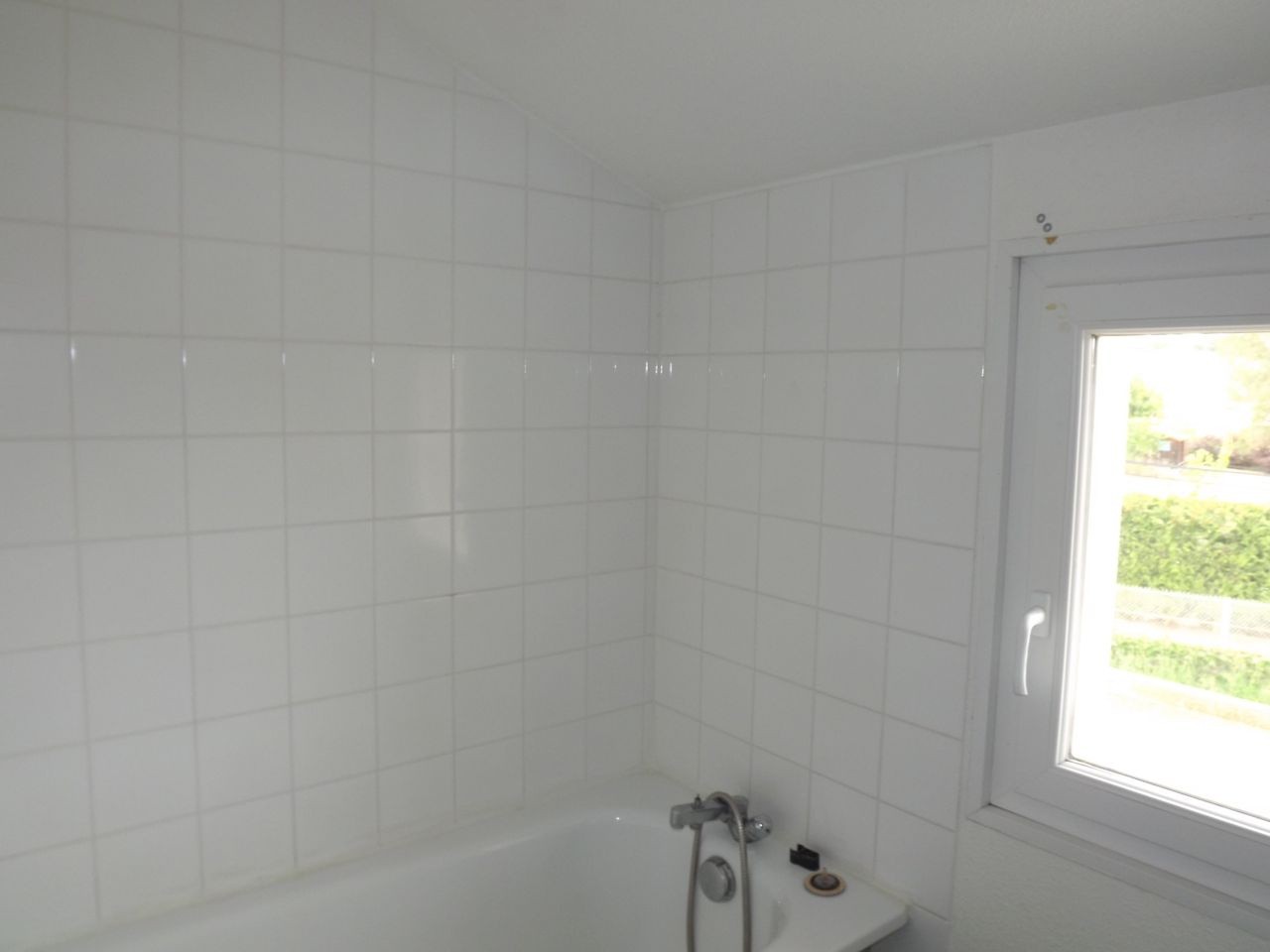 Maison d'habitation en bon état, 85 m2 hab environ et garage. — photo 11