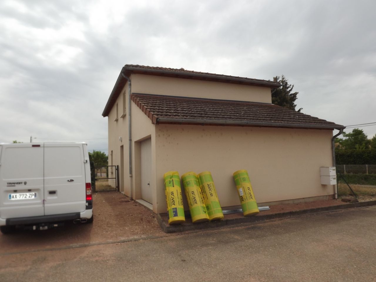 Maison d'habitation en bon état, 85 m2 hab environ et garage. — photo 2